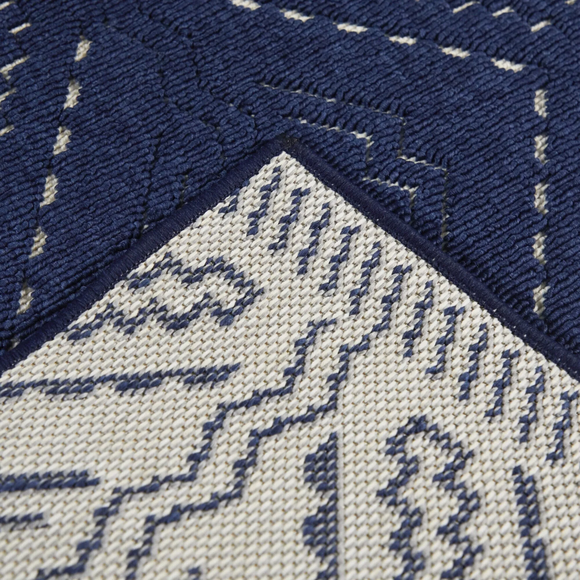 Davina Diamond Trellis Indoor/Outdoor Area Rug