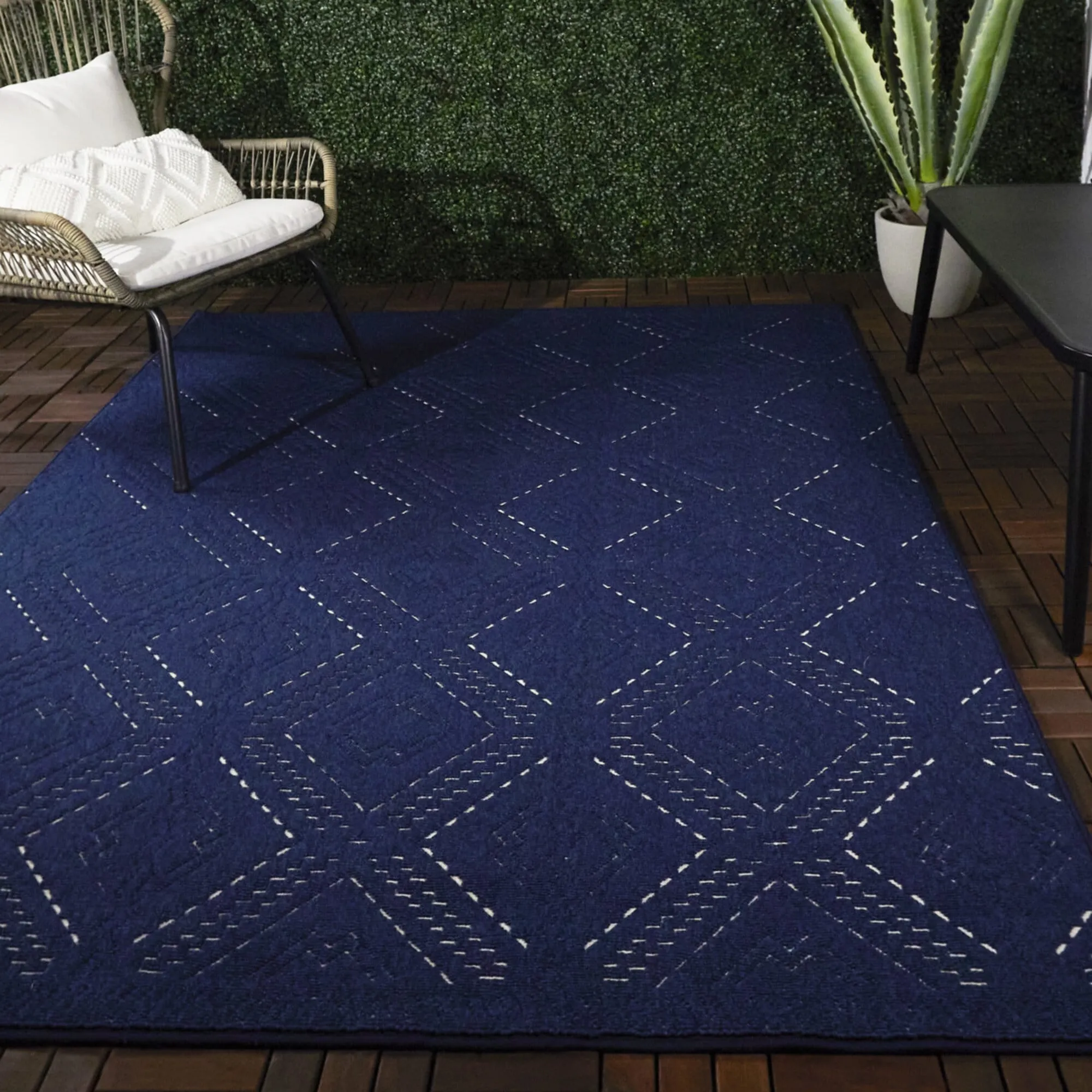Davina Diamond Trellis Indoor/Outdoor Area Rug