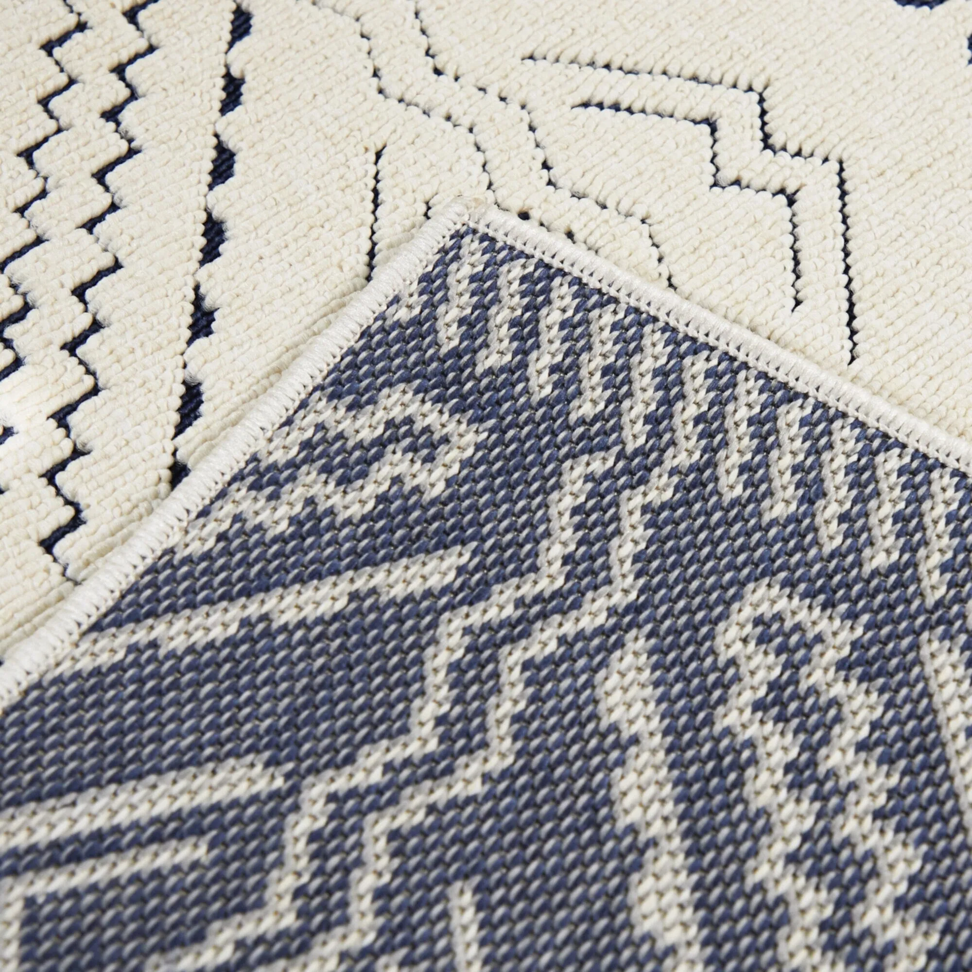 Davina Diamond Trellis Indoor/Outdoor Area Rug