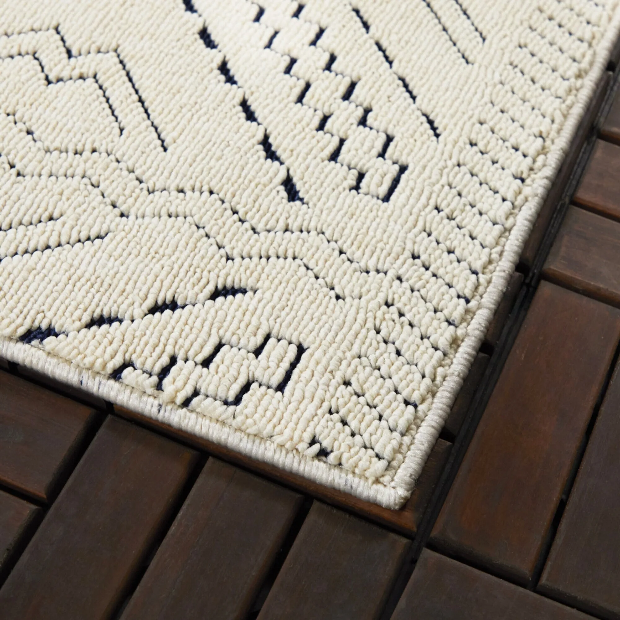 Davina Diamond Trellis Indoor/Outdoor Area Rug
