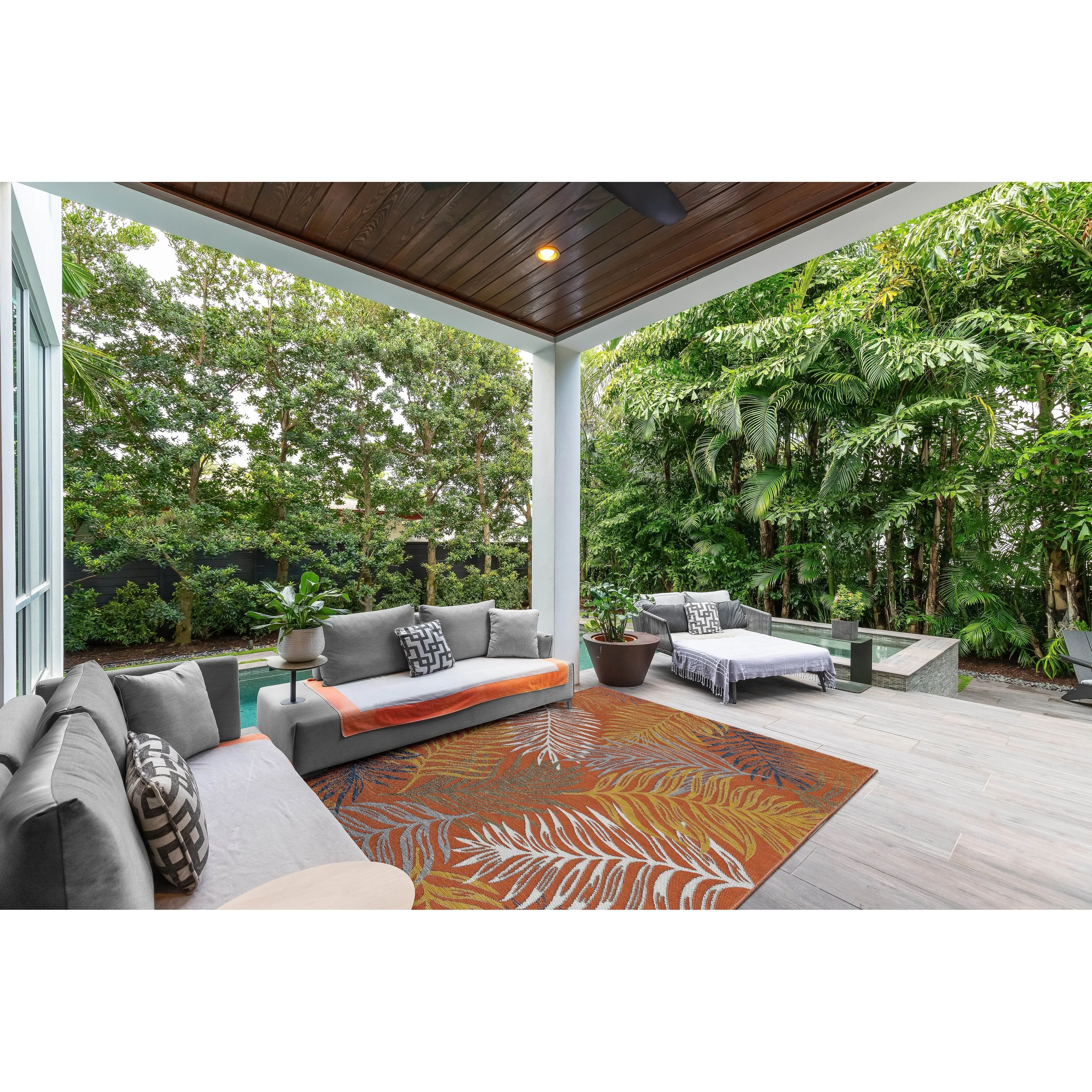 Domani Novarro Palm Beach Tropical Palms Reversible Indoor / Outdoor Area Rug