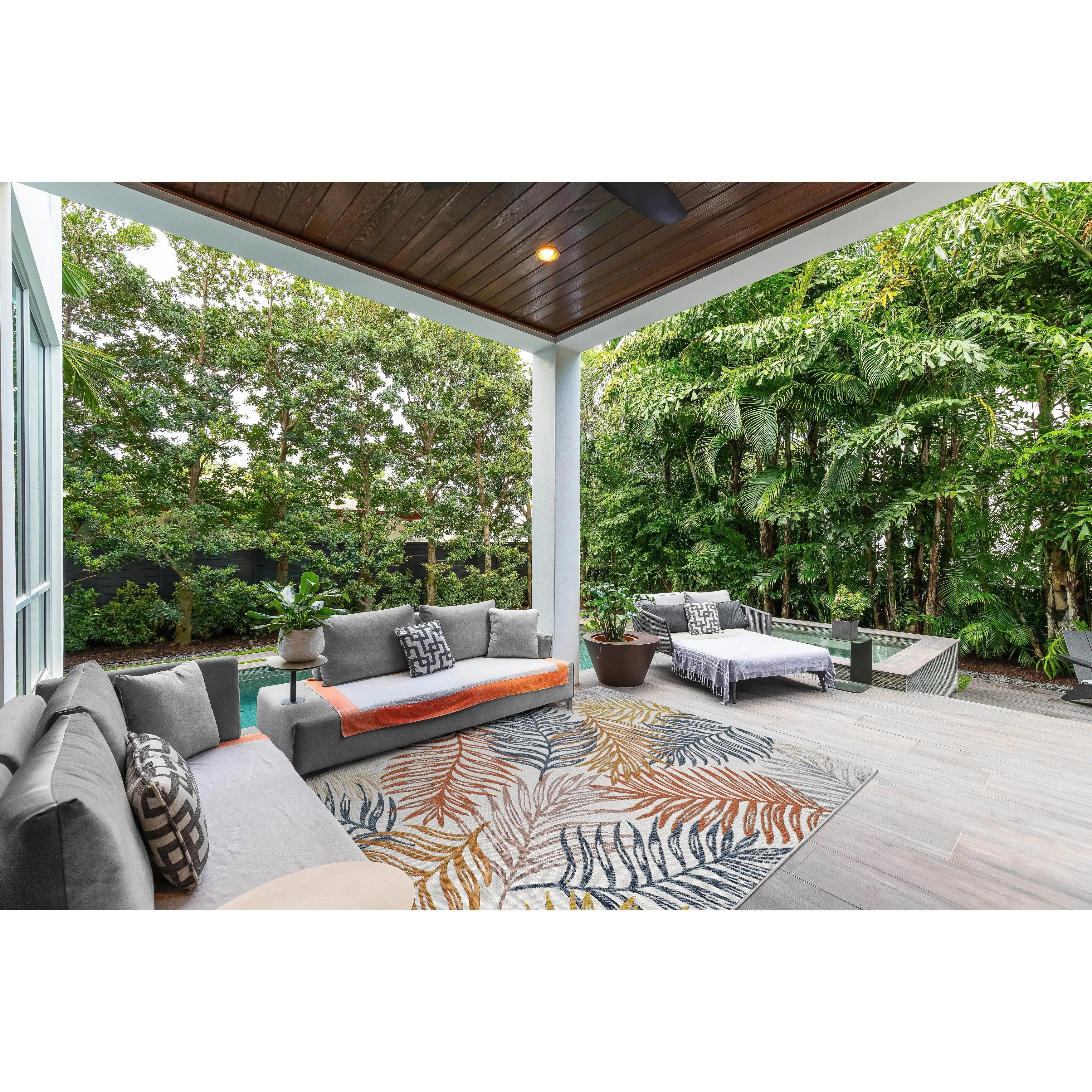 Domani Novarro Palm Beach Tropical Palms Reversible Indoor / Outdoor Area Rug