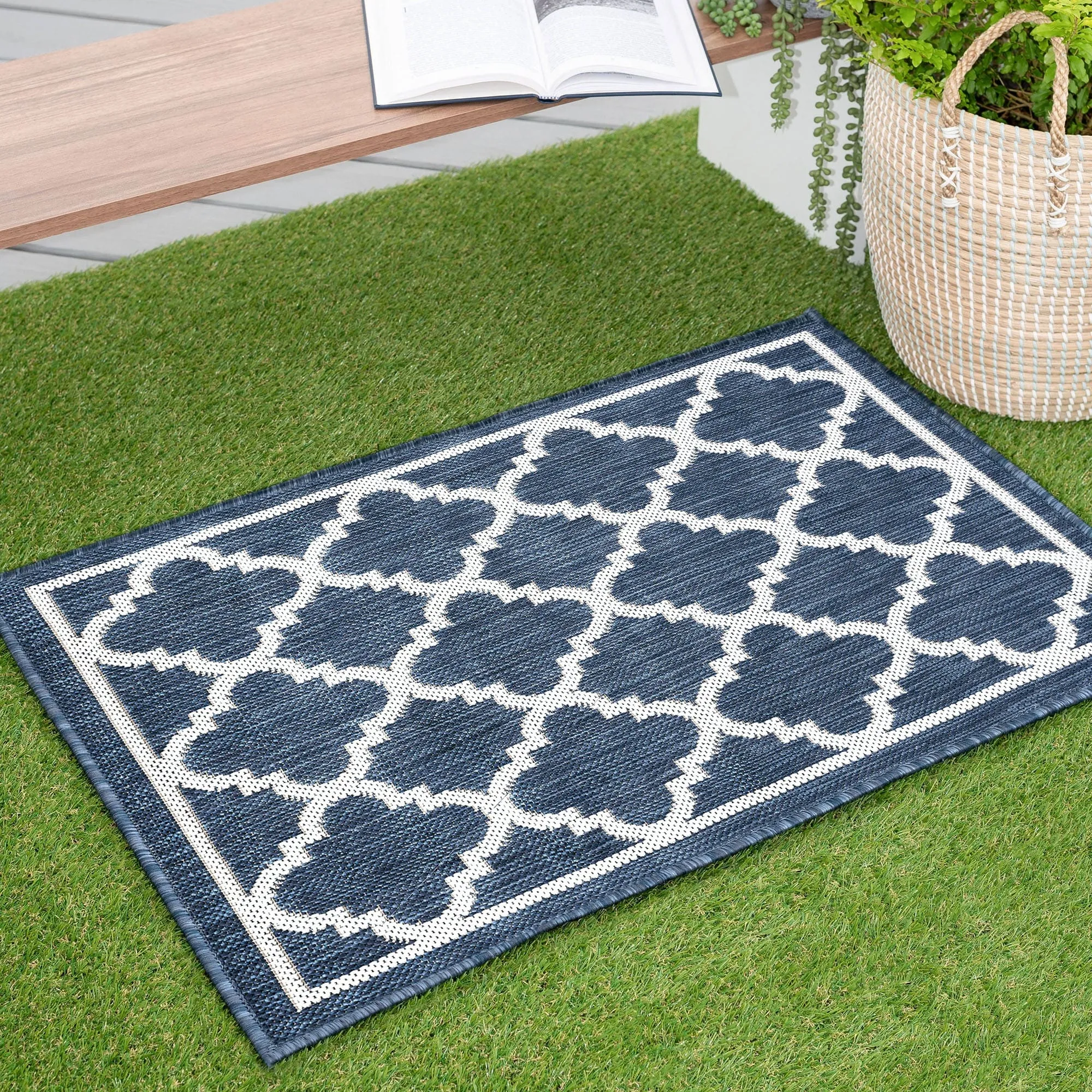 Exo Coastal Geometric Indoor/Outdoor Area Rug