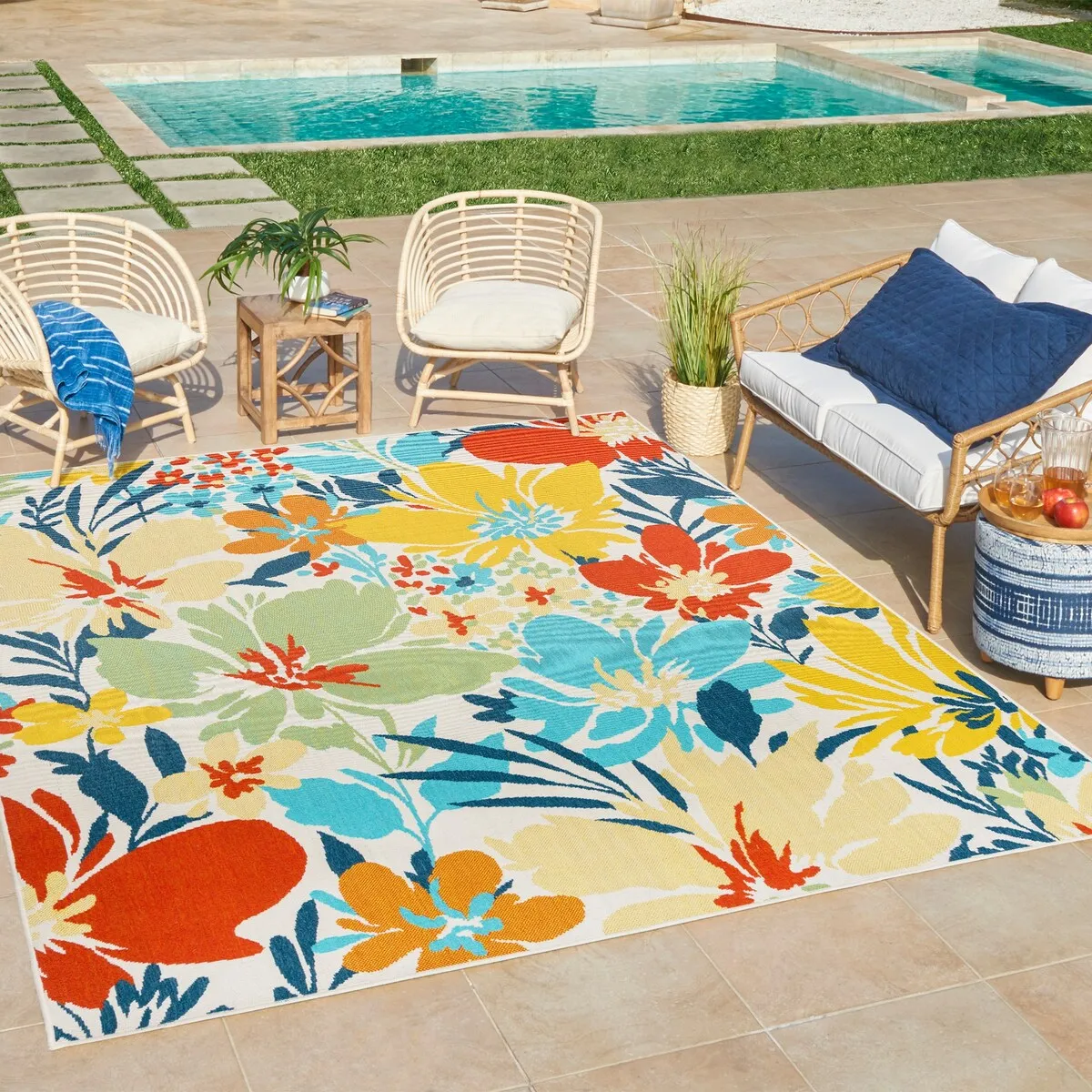 Gertmenian Jona Nelisa Tropical Floral Botanical Indoor/ Flatweave Outdoor Area Rug