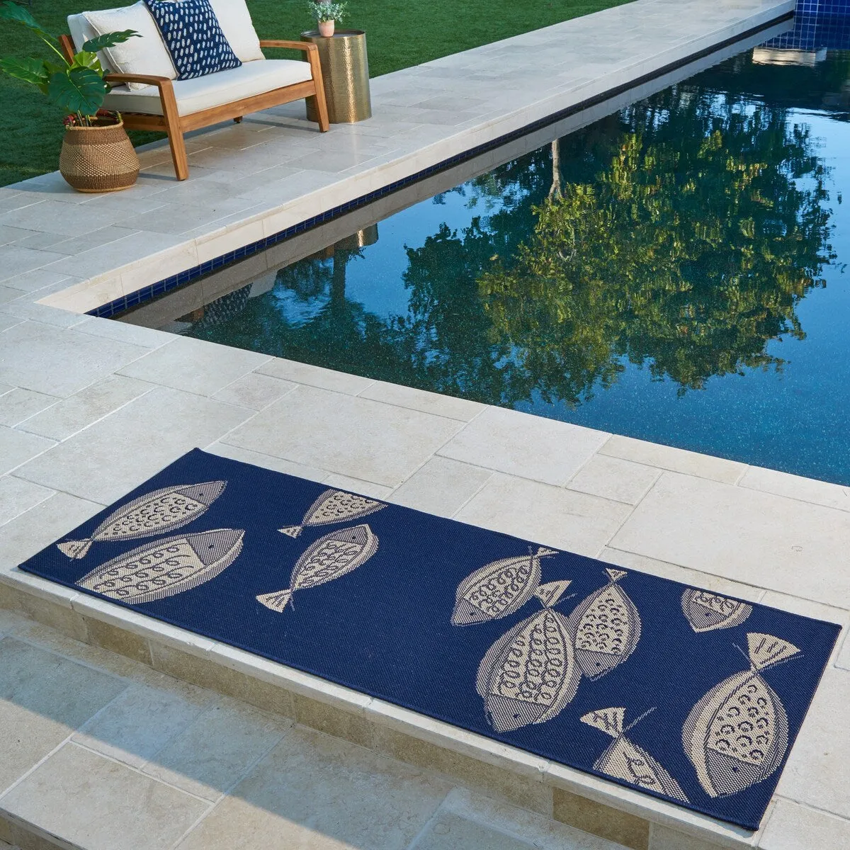 Gertmenian Paseo Loutro Navy Casual Nautical Fish Indoor/ Outdoor Area Rug