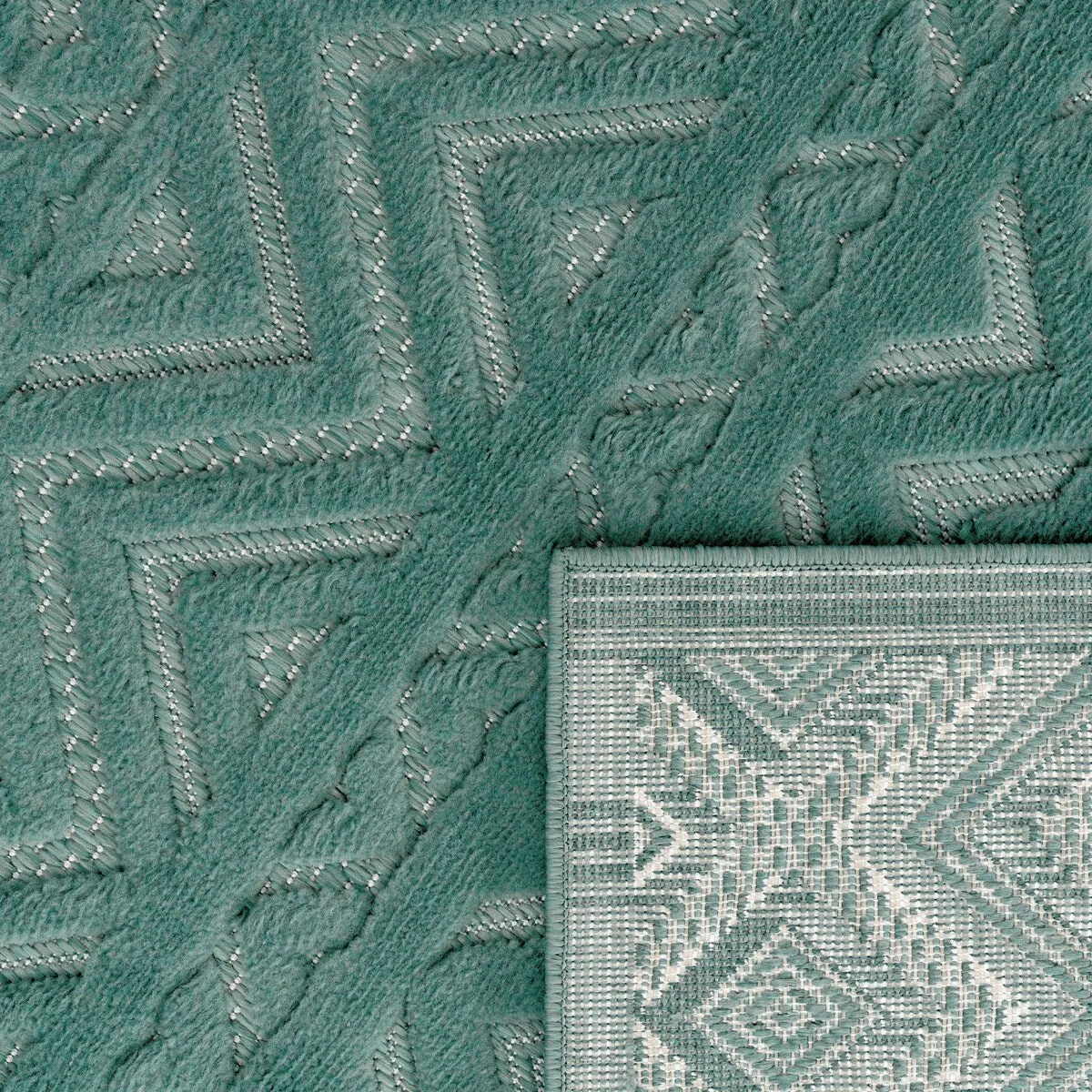 Indoor & Outdoor Rug With Boho Trellis High-Low Pattern