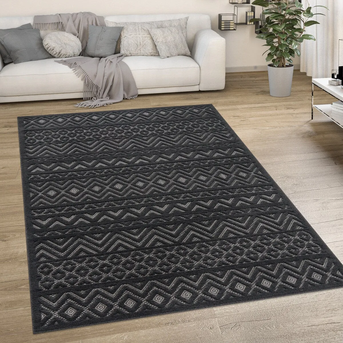 Indoor & Outdoor Rug With Boho Trellis High-Low Pattern