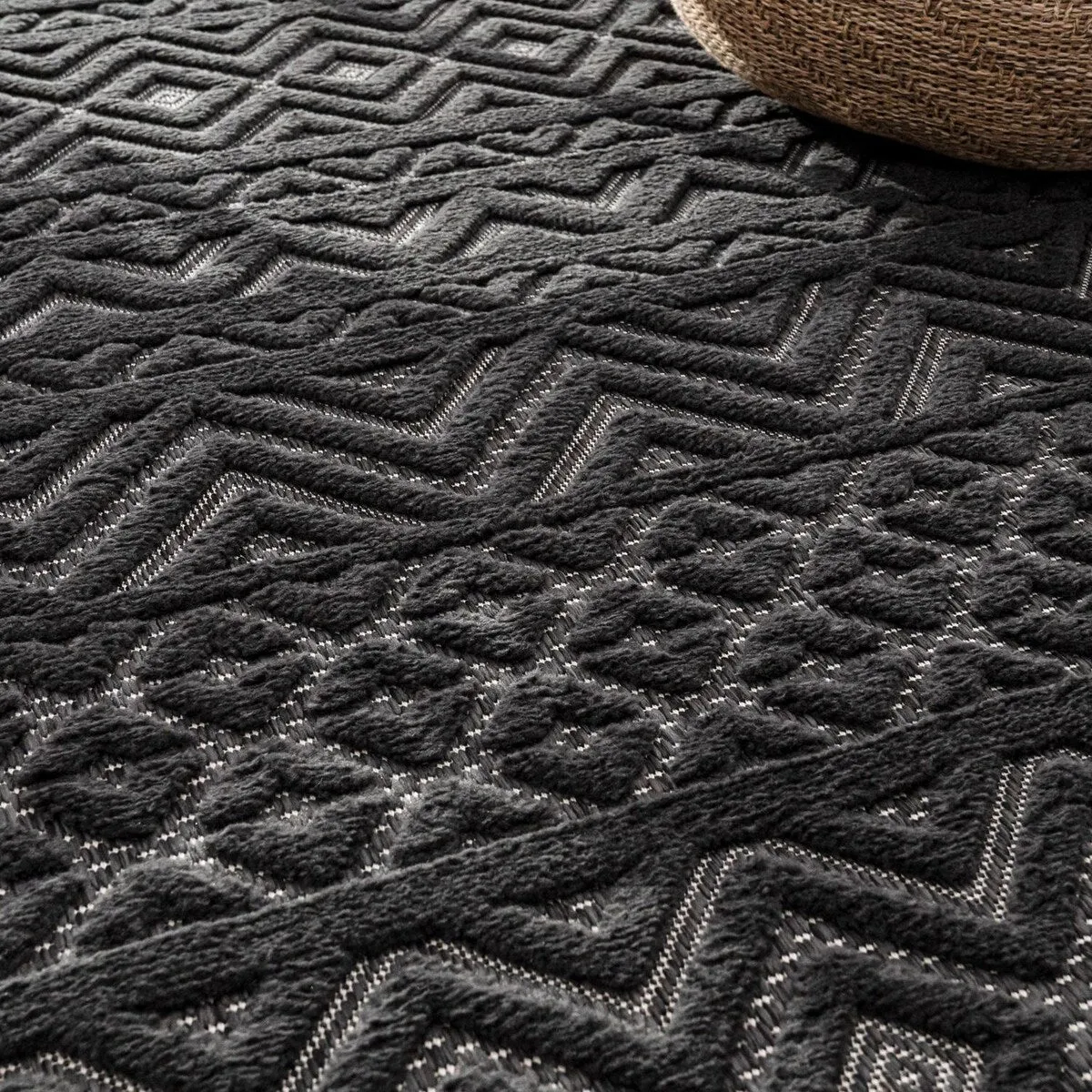 Indoor & Outdoor Rug With Boho Trellis High-Low Pattern