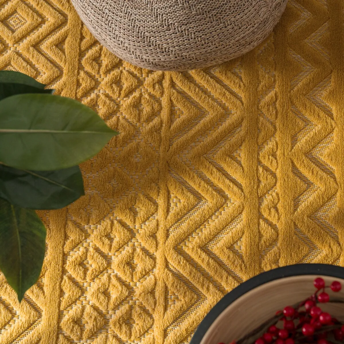 Indoor & Outdoor Rug With Boho Trellis High-Low Pattern