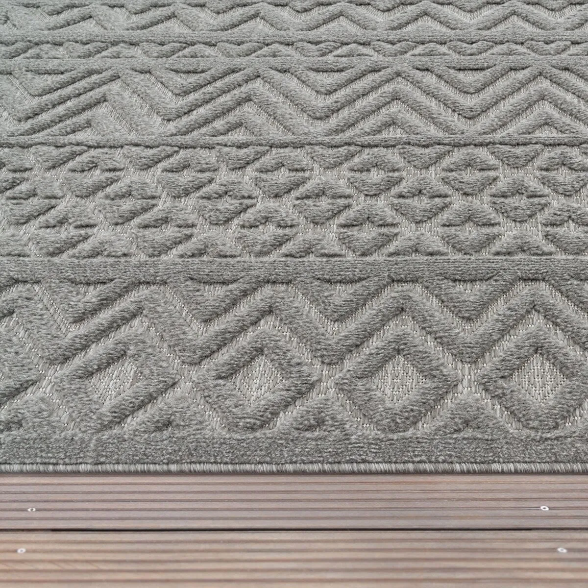 Indoor & Outdoor Rug With Boho Trellis High-Low Pattern