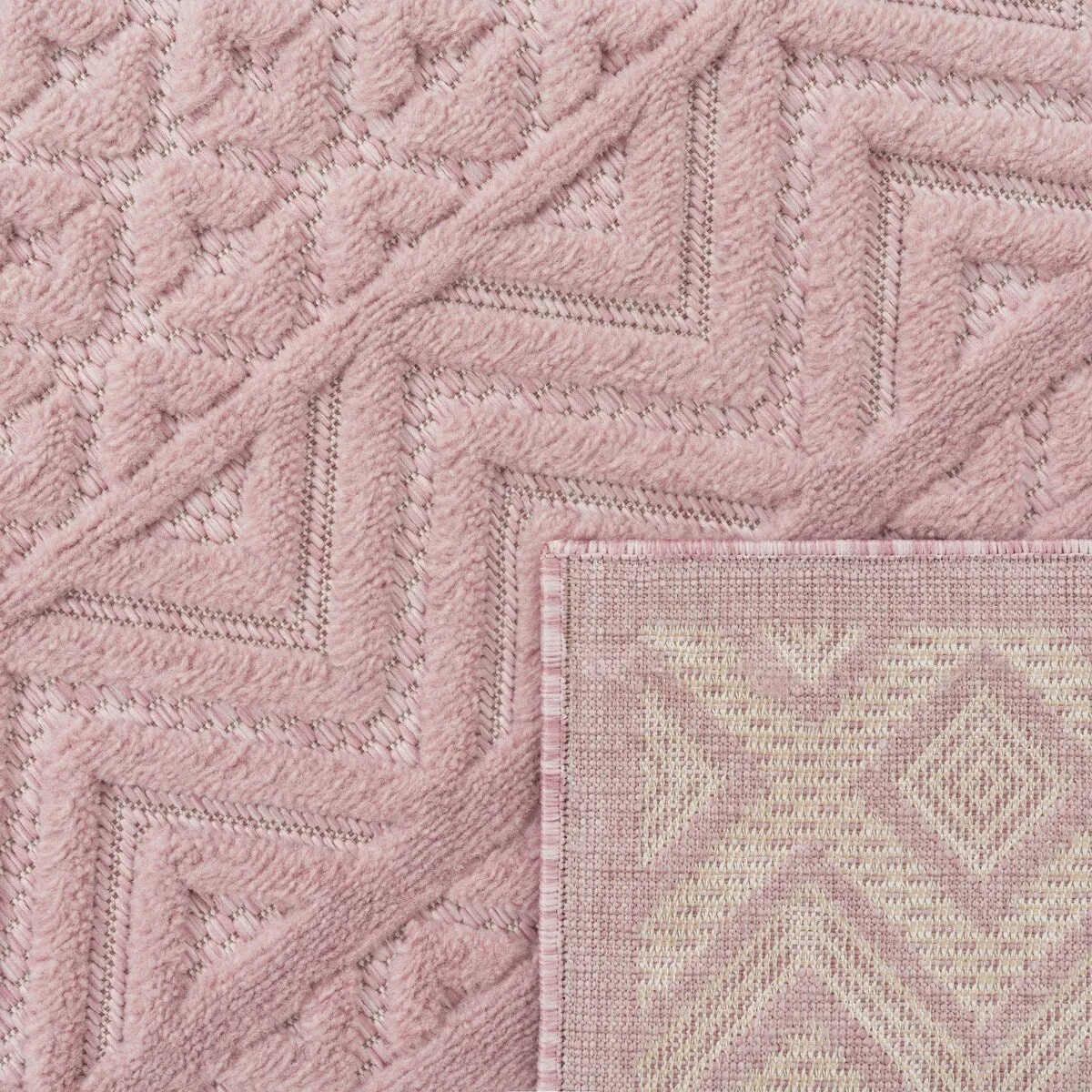 Indoor & Outdoor Rug With Boho Trellis High-Low Pattern