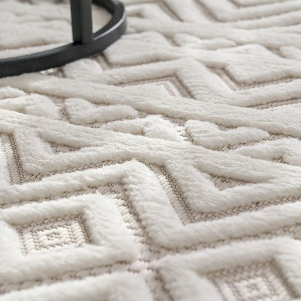 Indoor & Outdoor Rug With Boho Trellis High-Low Pattern