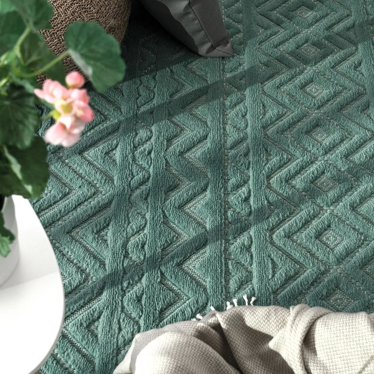 Indoor & Outdoor Rug With Boho Trellis High-Low Pattern