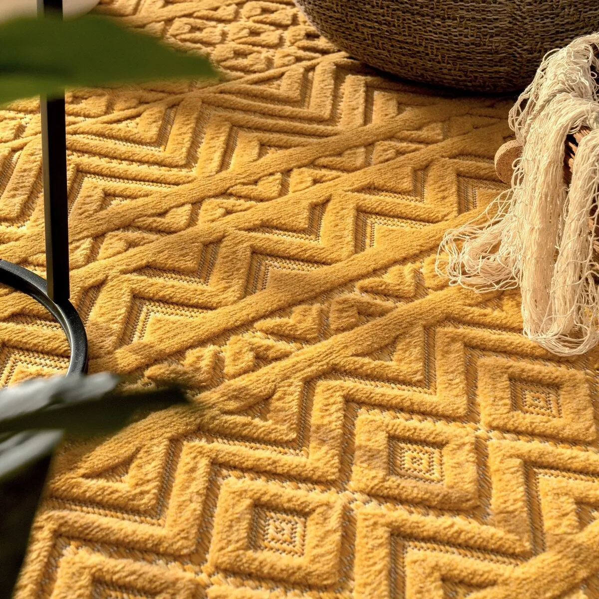 Indoor & Outdoor Rug With Boho Trellis High-Low Pattern