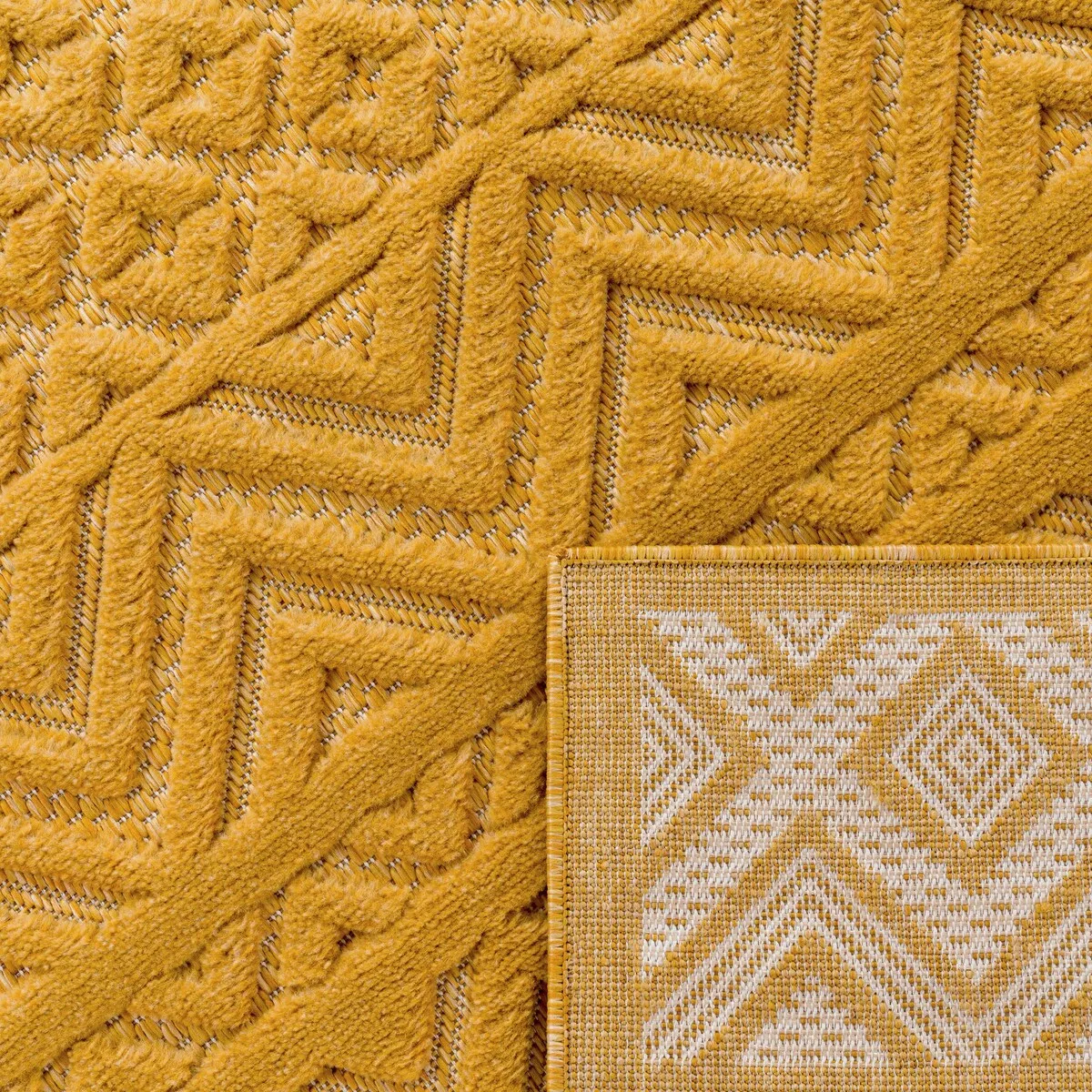 Indoor & Outdoor Rug With Boho Trellis High-Low Pattern