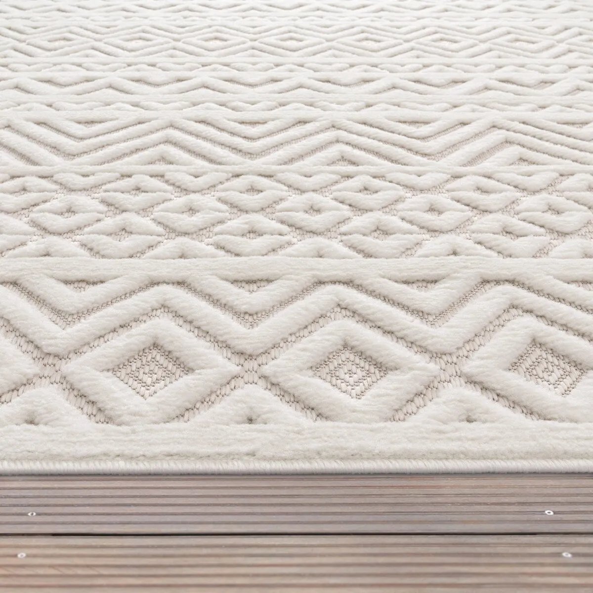 Indoor & Outdoor Rug With Boho Trellis High-Low Pattern