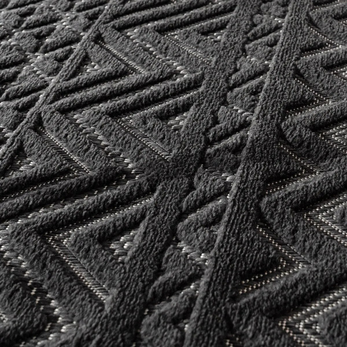 Indoor & Outdoor Rug With Boho Trellis High-Low Pattern