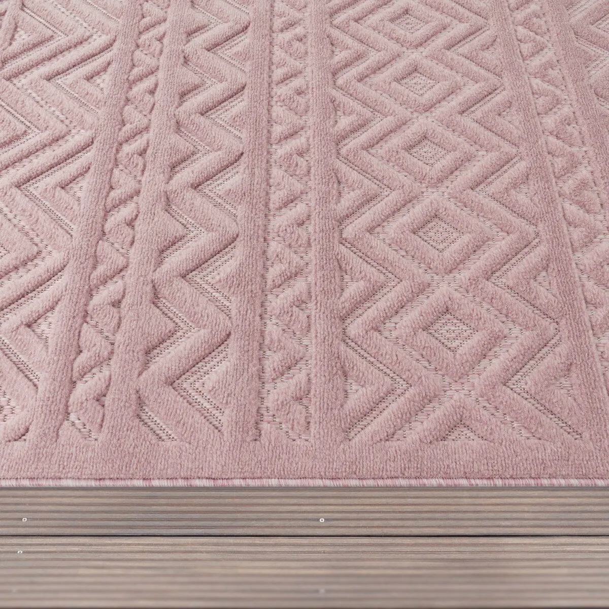 Indoor & Outdoor Rug With Boho Trellis High-Low Pattern