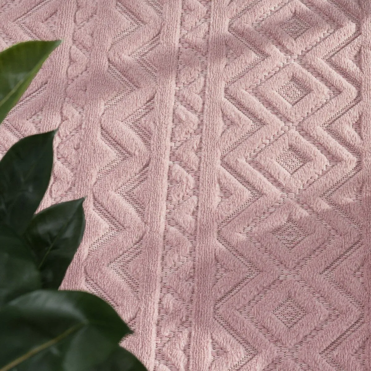 Indoor & Outdoor Rug With Boho Trellis High-Low Pattern