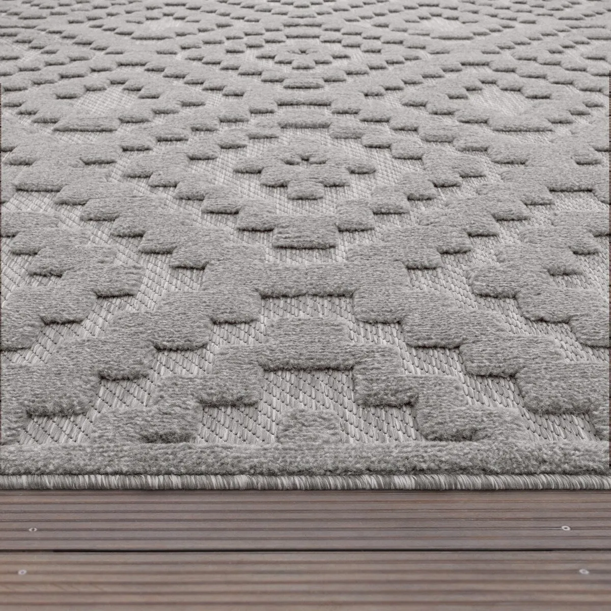 Indoor & Outdoor Rug With Moroccan Trellis High-Low Pattern