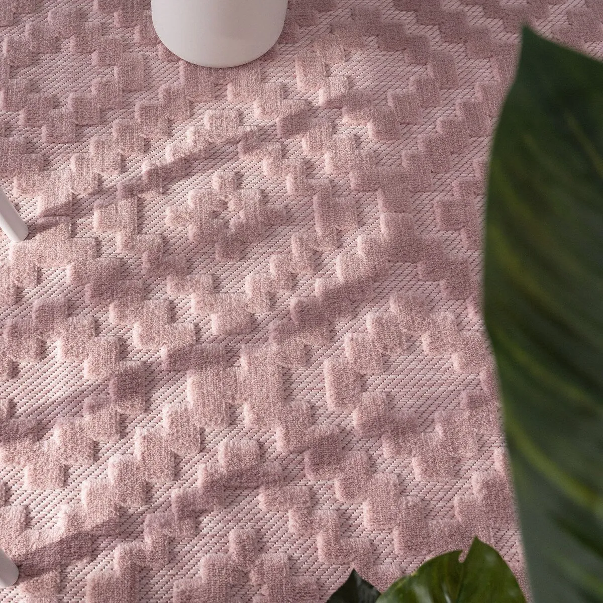 Indoor & Outdoor Rug With Moroccan Trellis High-Low Pattern