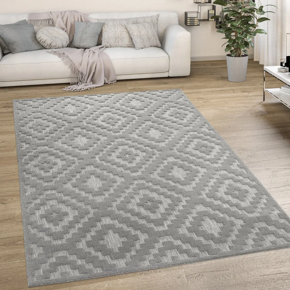 Indoor & Outdoor Rug With Moroccan Trellis High-Low Pattern