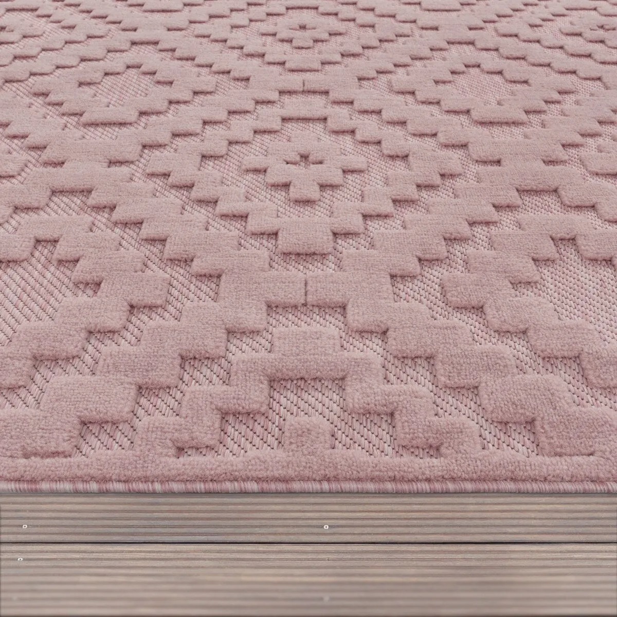 Indoor & Outdoor Rug With Moroccan Trellis High-Low Pattern