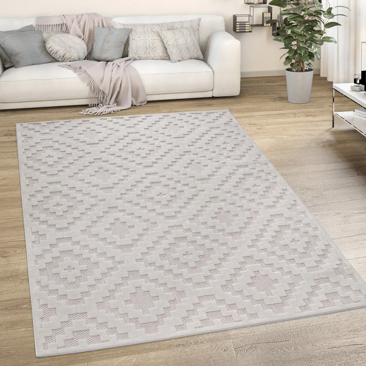 Indoor & Outdoor Rug With Moroccan Trellis High-Low Pattern