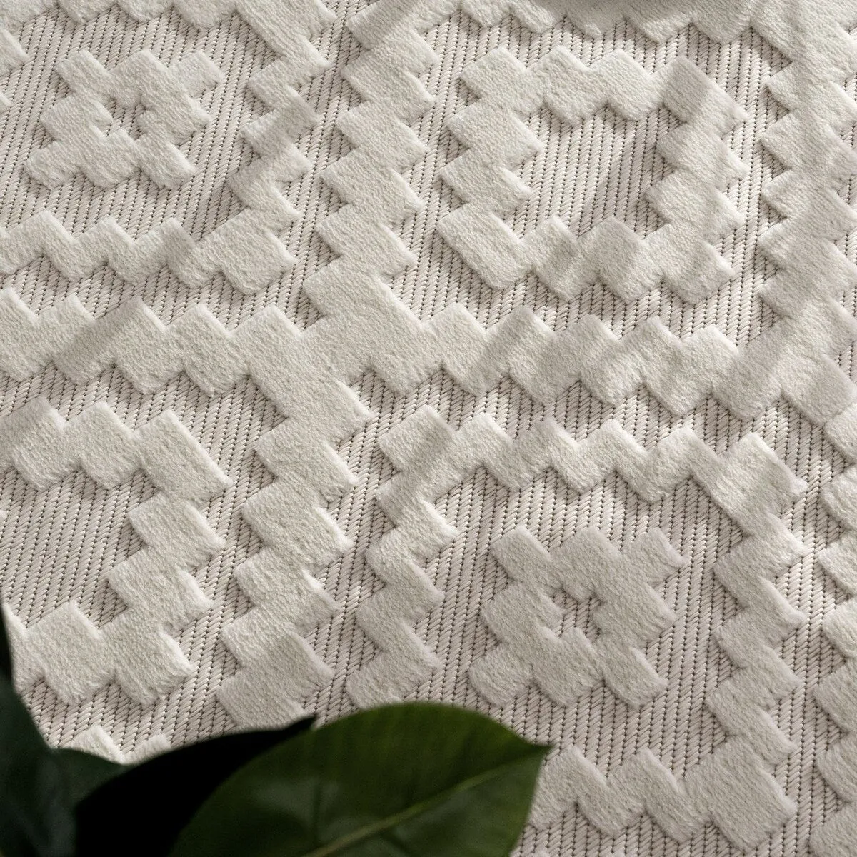 Indoor & Outdoor Rug With Moroccan Trellis High-Low Pattern