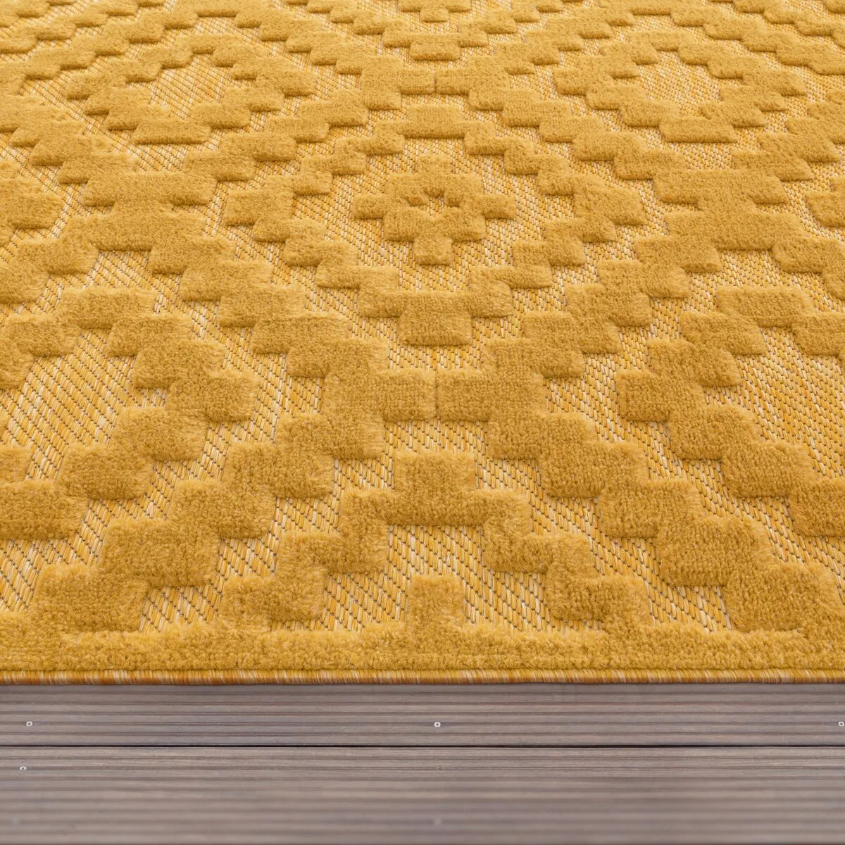 Indoor & Outdoor Rug With Moroccan Trellis High-Low Pattern