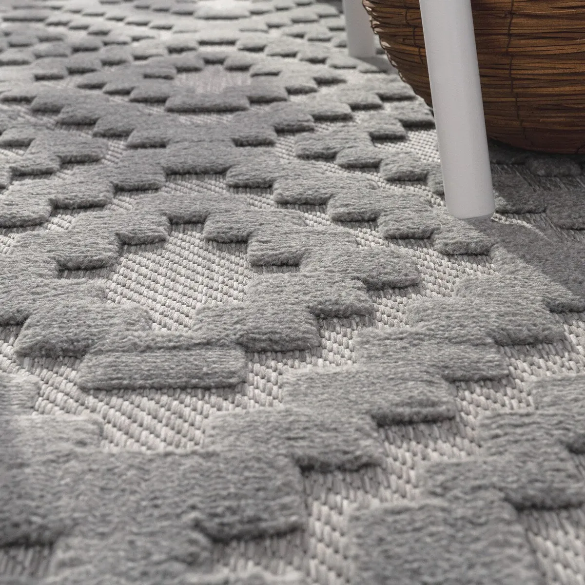 Indoor & Outdoor Rug With Moroccan Trellis High-Low Pattern