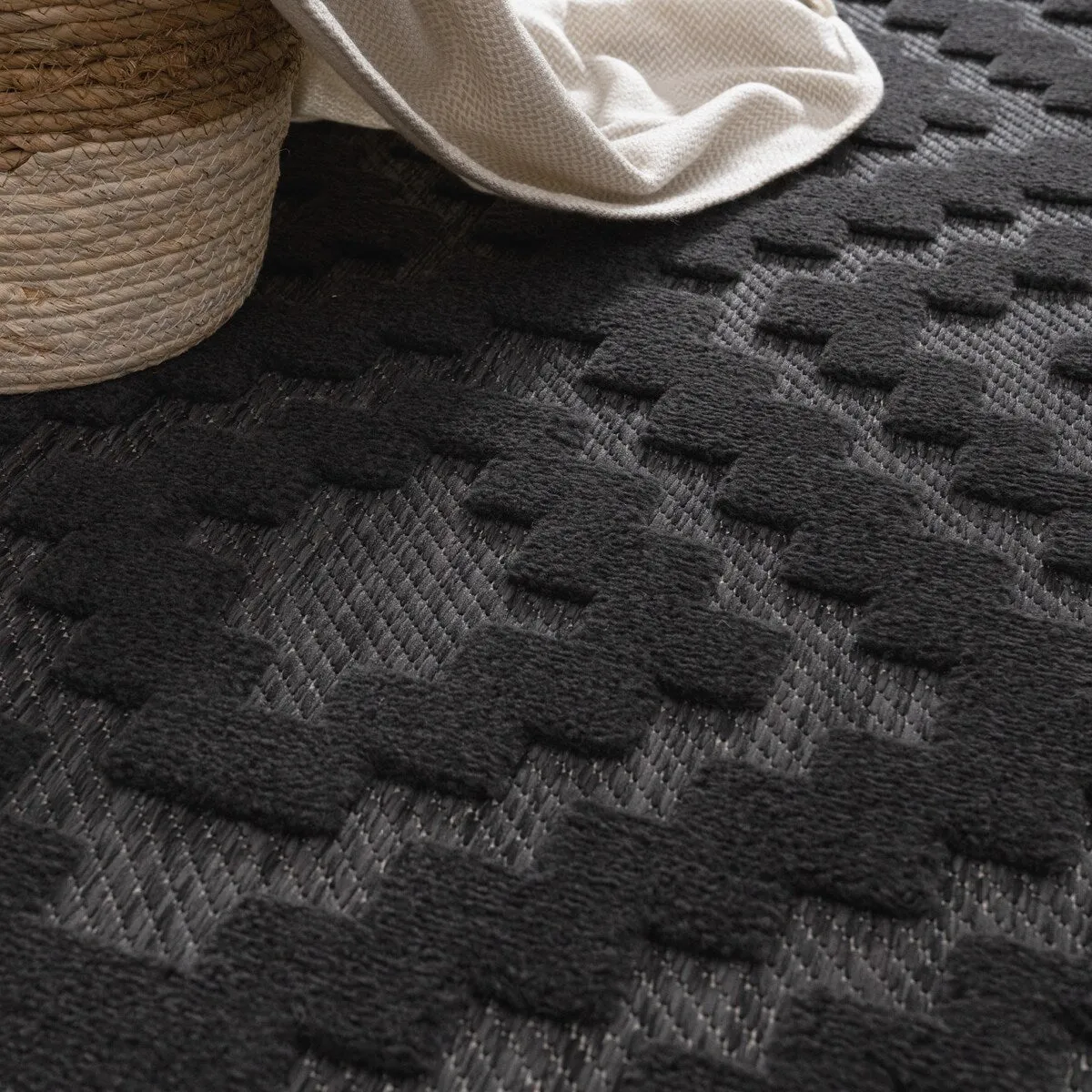 Indoor & Outdoor Rug With Moroccan Trellis High-Low Pattern