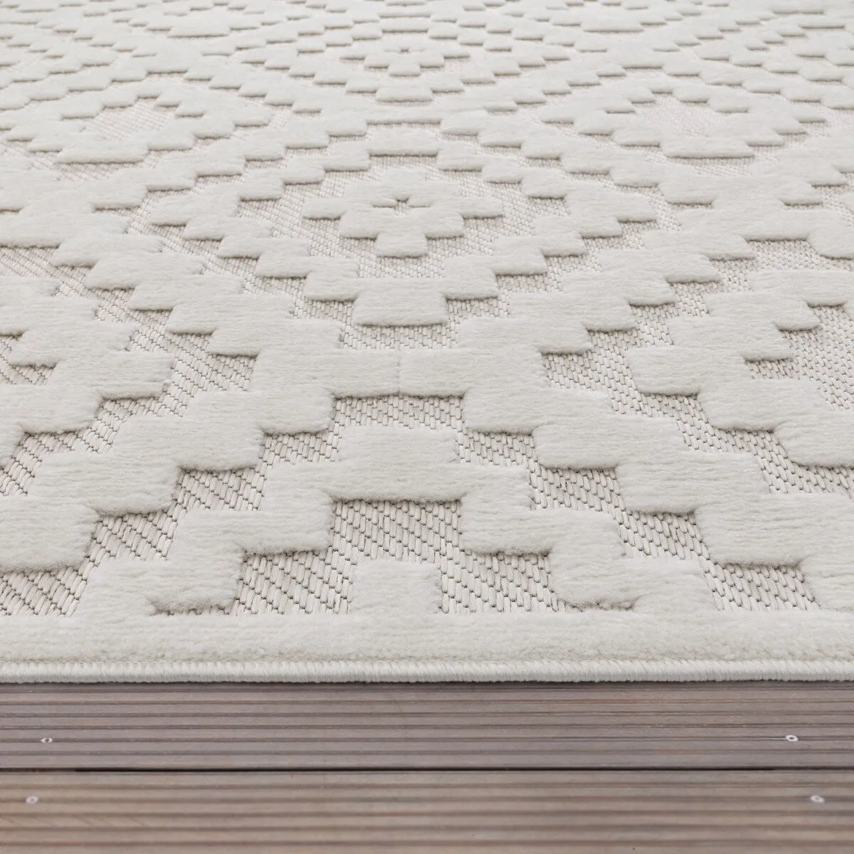 Indoor & Outdoor Rug With Moroccan Trellis High-Low Pattern