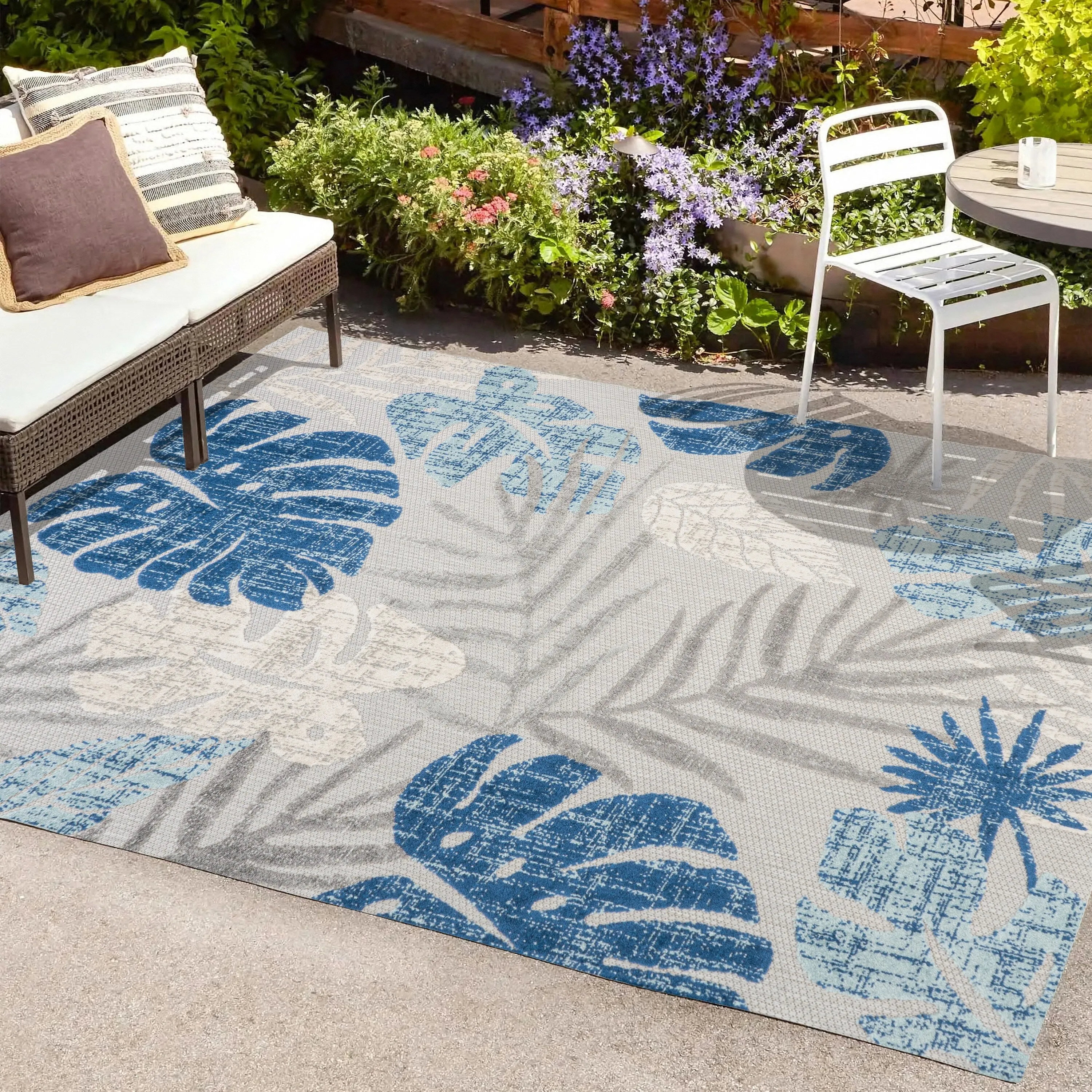 JONATHAN Y Algarve Tropical Leaf High-Low Indoor/Outdoor Area Rug