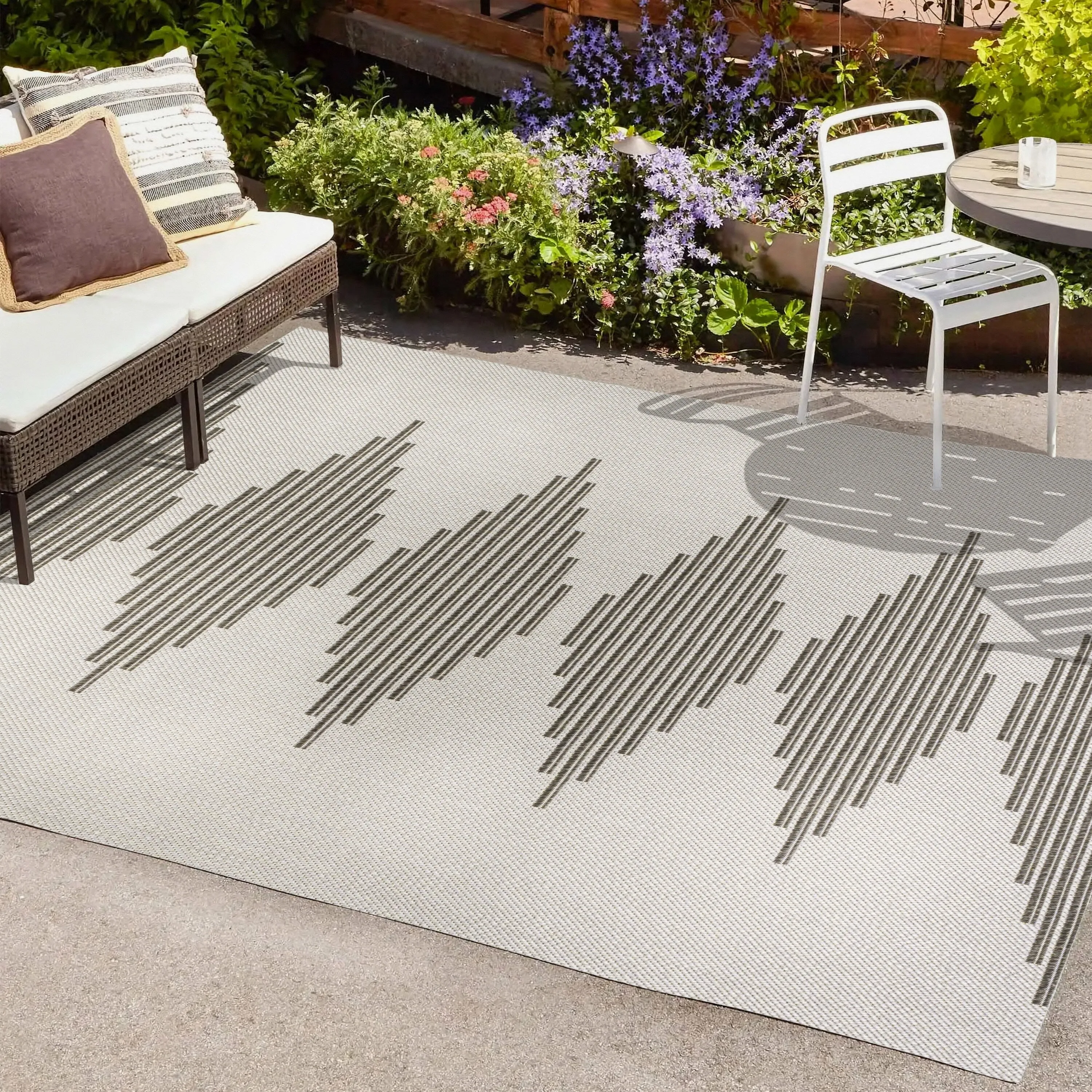 JONATHAN Y Castara Diamond Stripe Indoor/Outdoor Area Rug