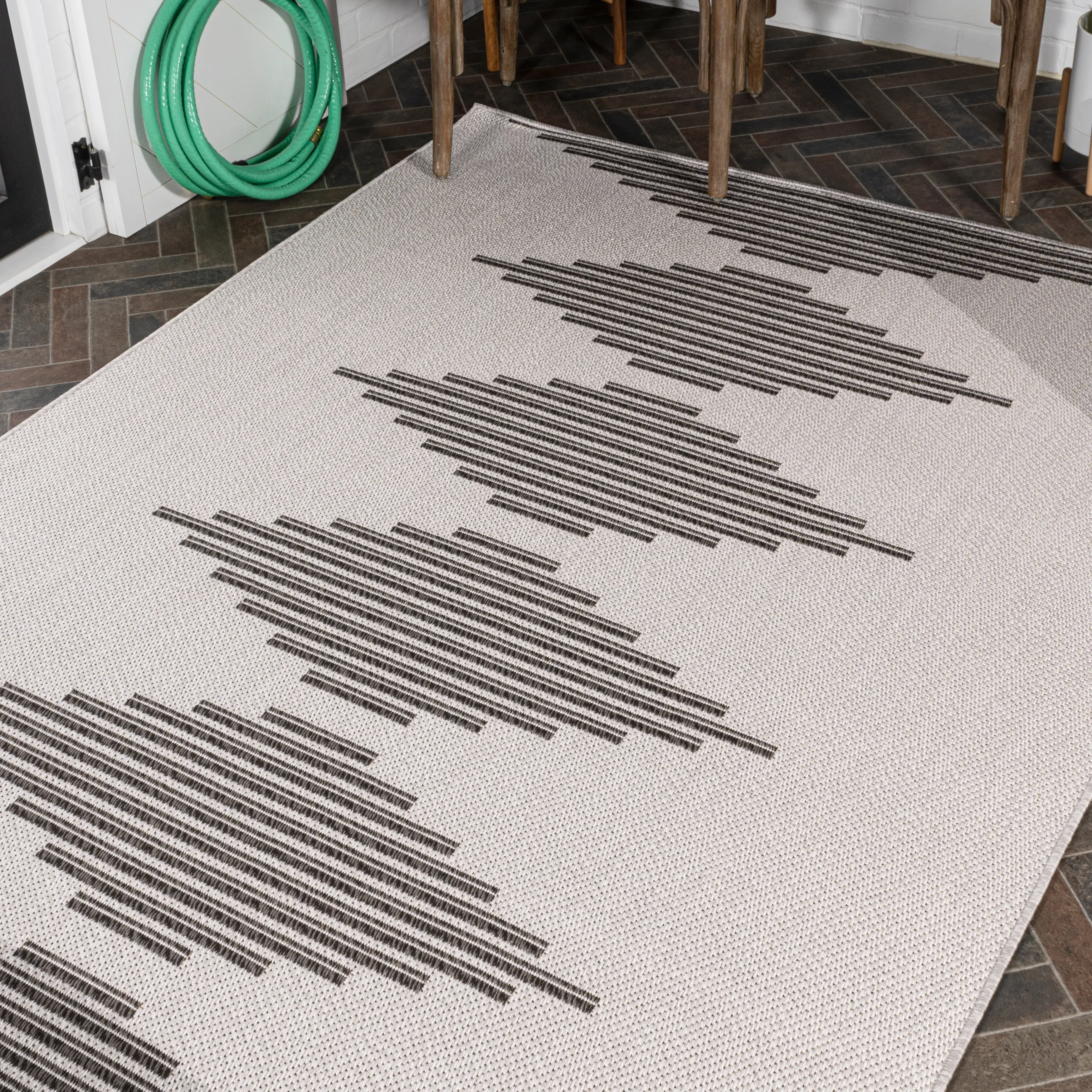 JONATHAN Y Castara Diamond Stripe Indoor/Outdoor Area Rug