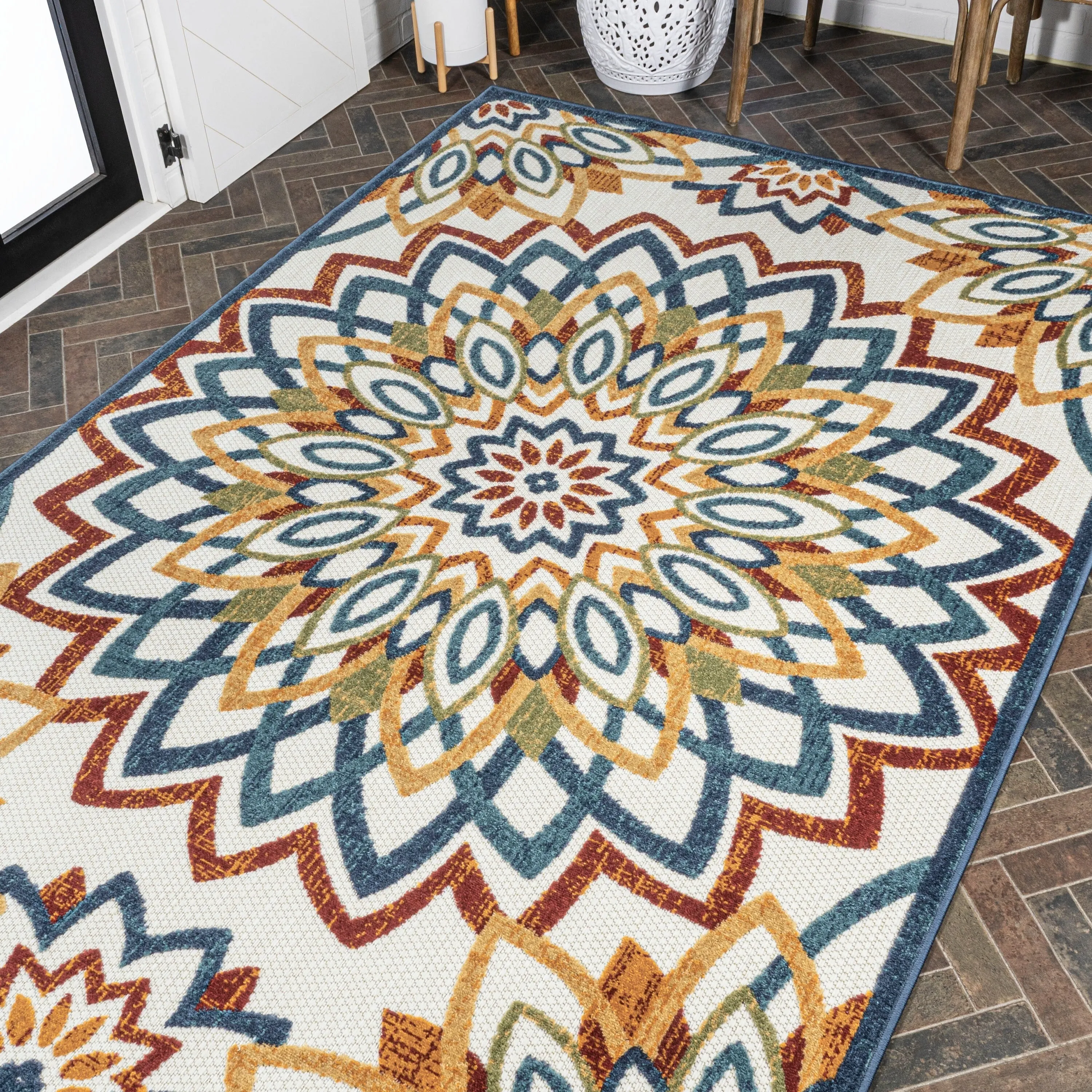 JONATHAN Y Cetara Abstract Bold Mandala High-Low Indoor/Outdoor Area Rug
