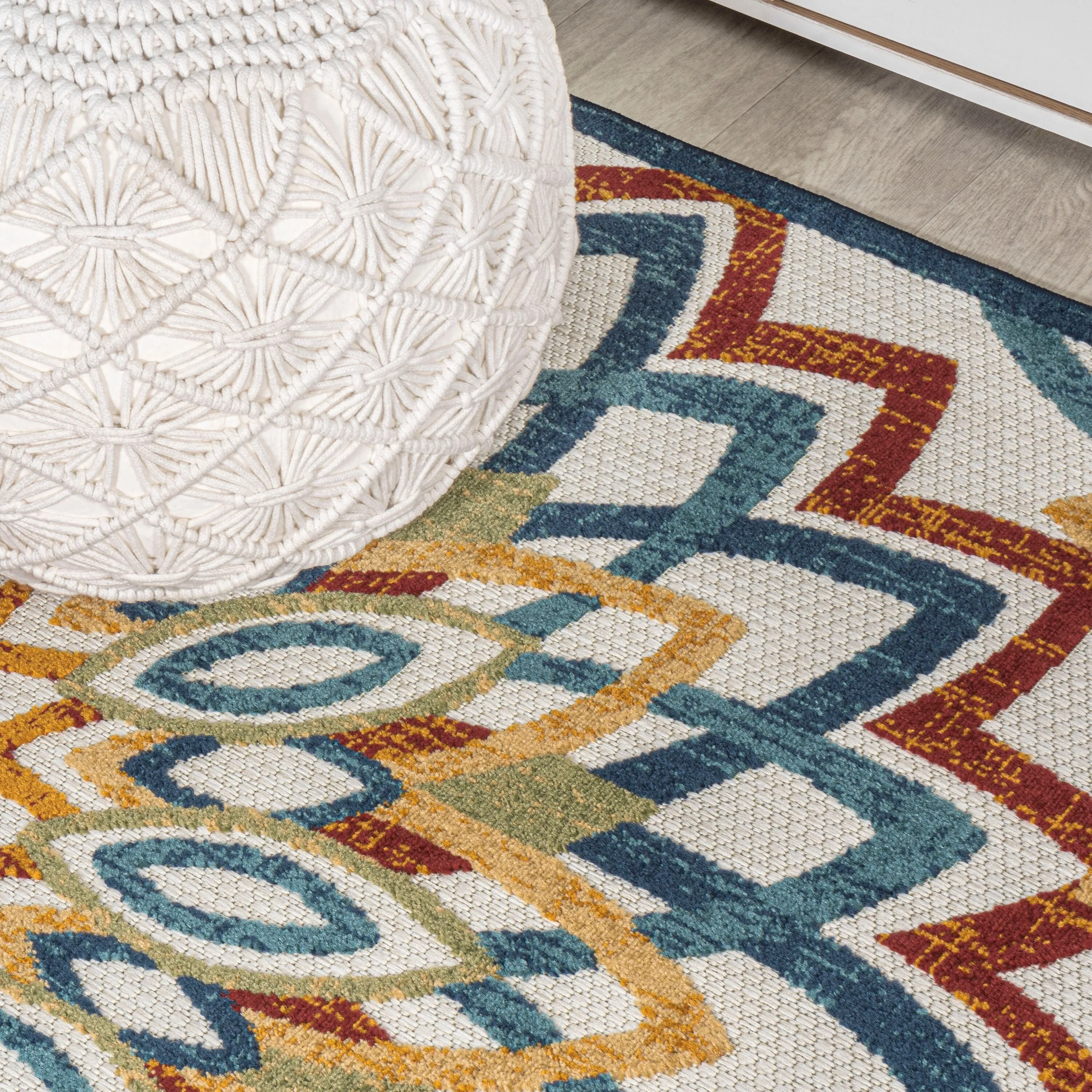 JONATHAN Y Cetara Abstract Bold Mandala High-Low Indoor/Outdoor Area Rug