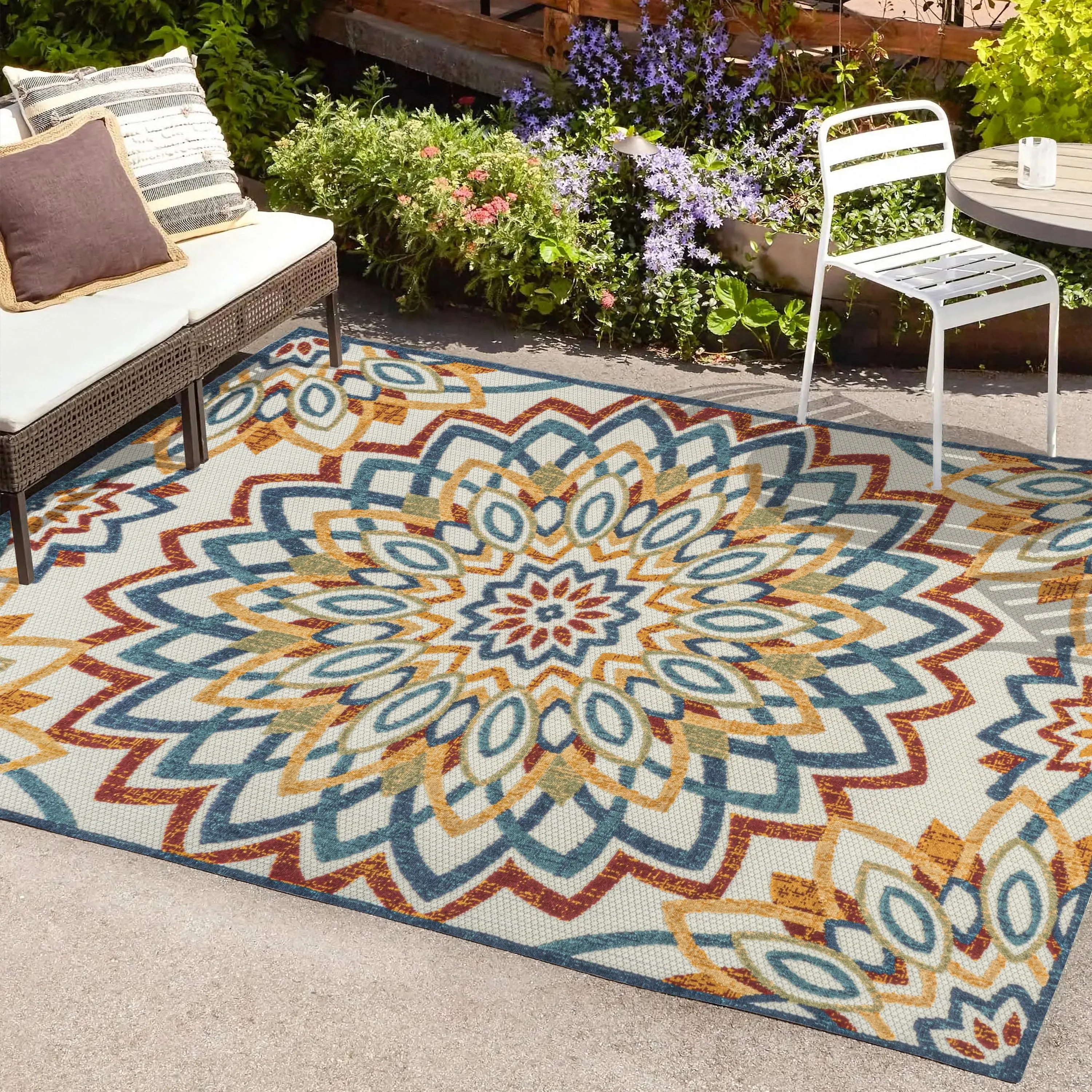 JONATHAN Y Cetara Abstract Bold Mandala High-Low Indoor/Outdoor Area Rug