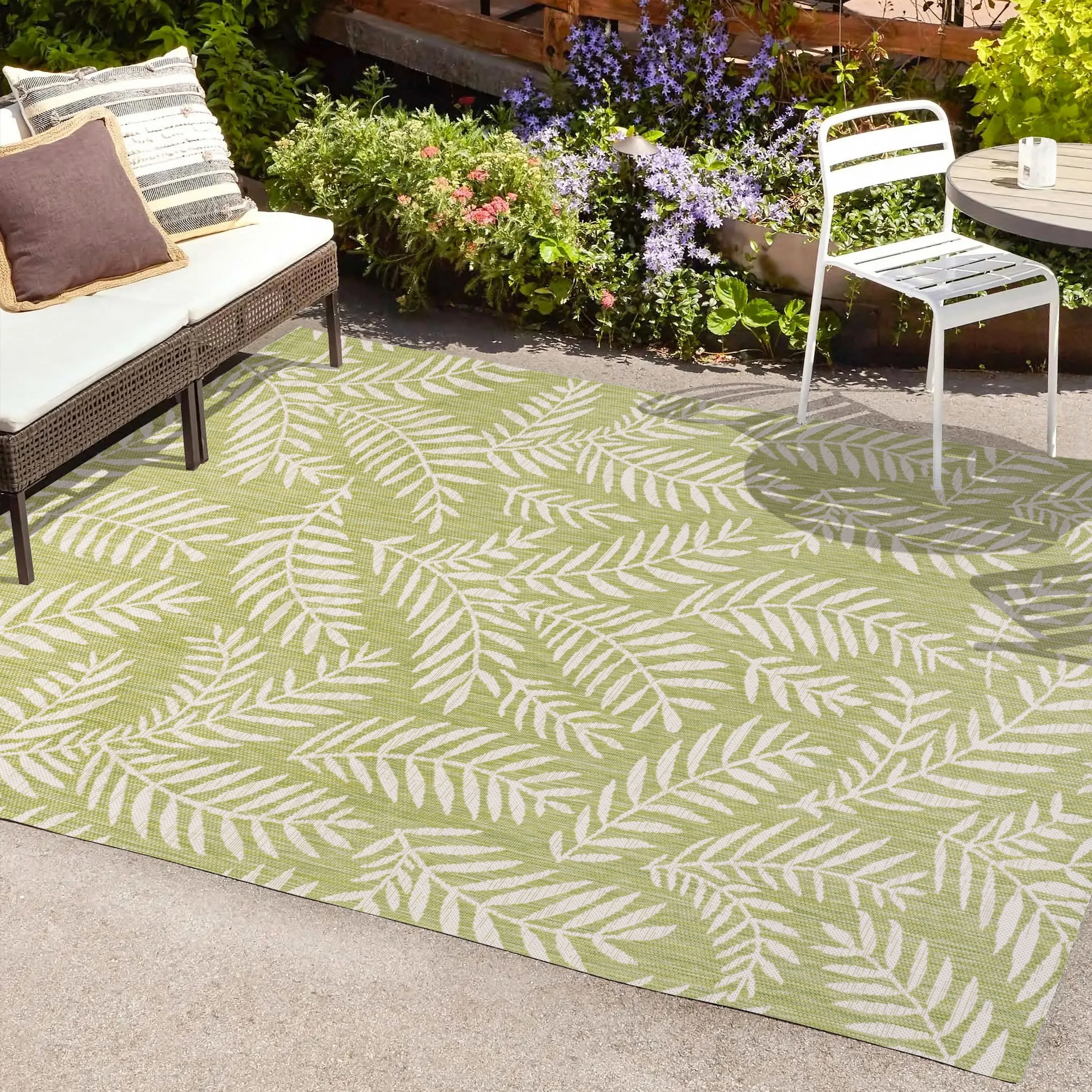 JONATHAN Y Galon Palm Frond Indoor/Outdoor Area Rug