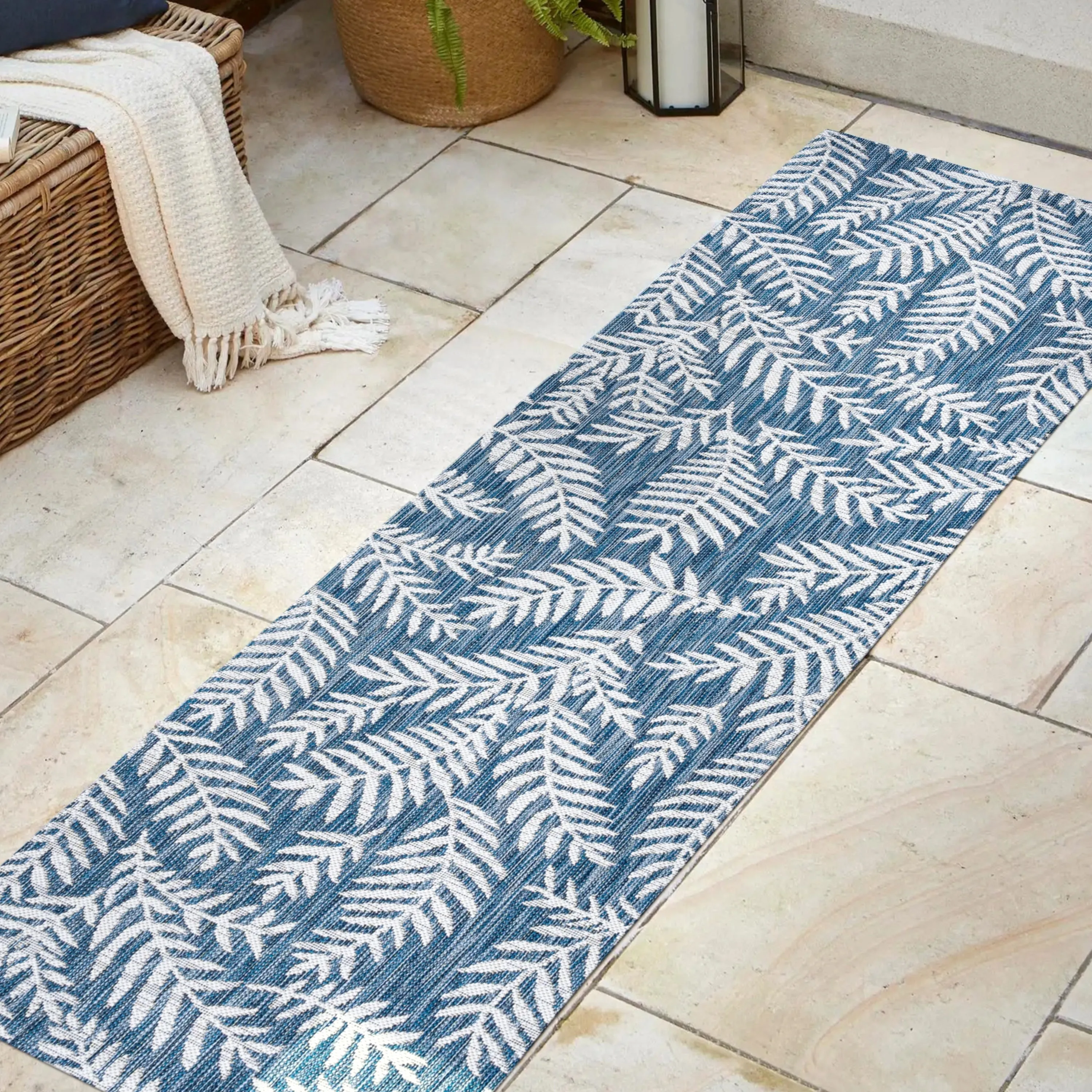 JONATHAN Y Galon Palm Frond Indoor/Outdoor Area Rug