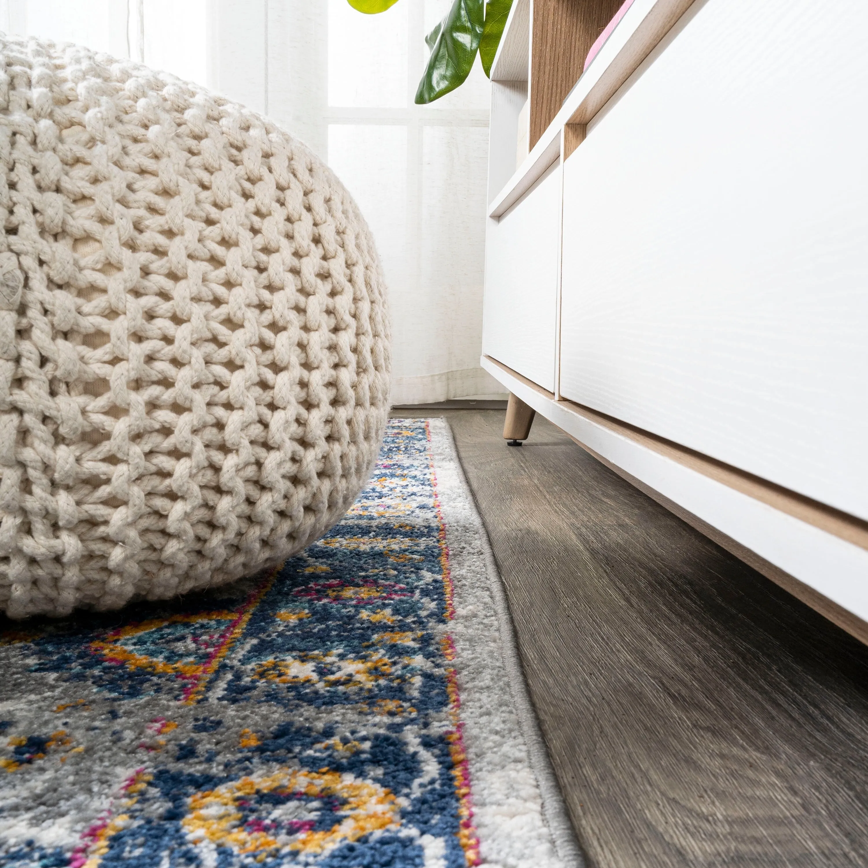 JONATHAN Y Lorena Modern Persian Area Rug