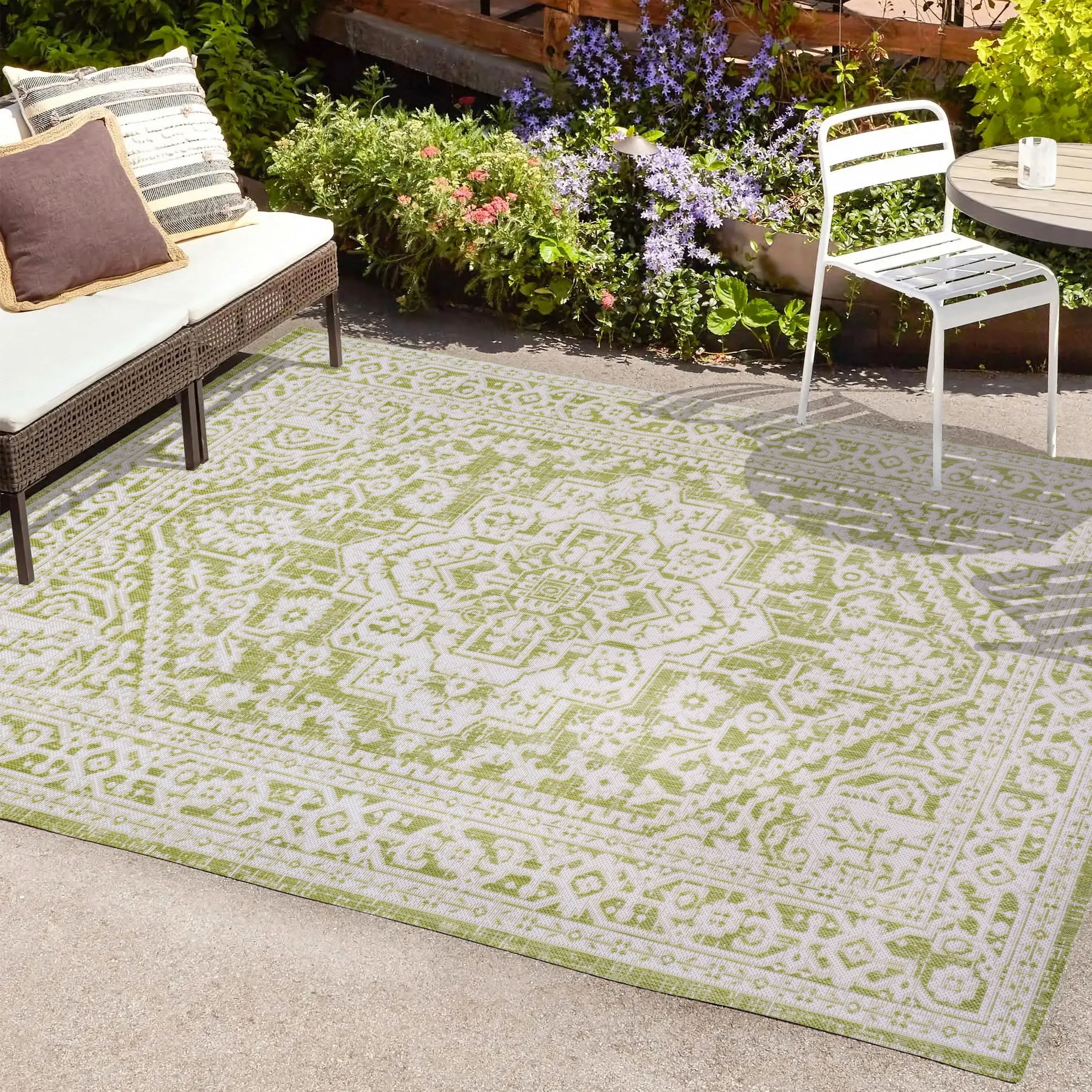 JONATHAN Y Rozetta Medallion Textured Weave Indoor/Outdoor Area Rug