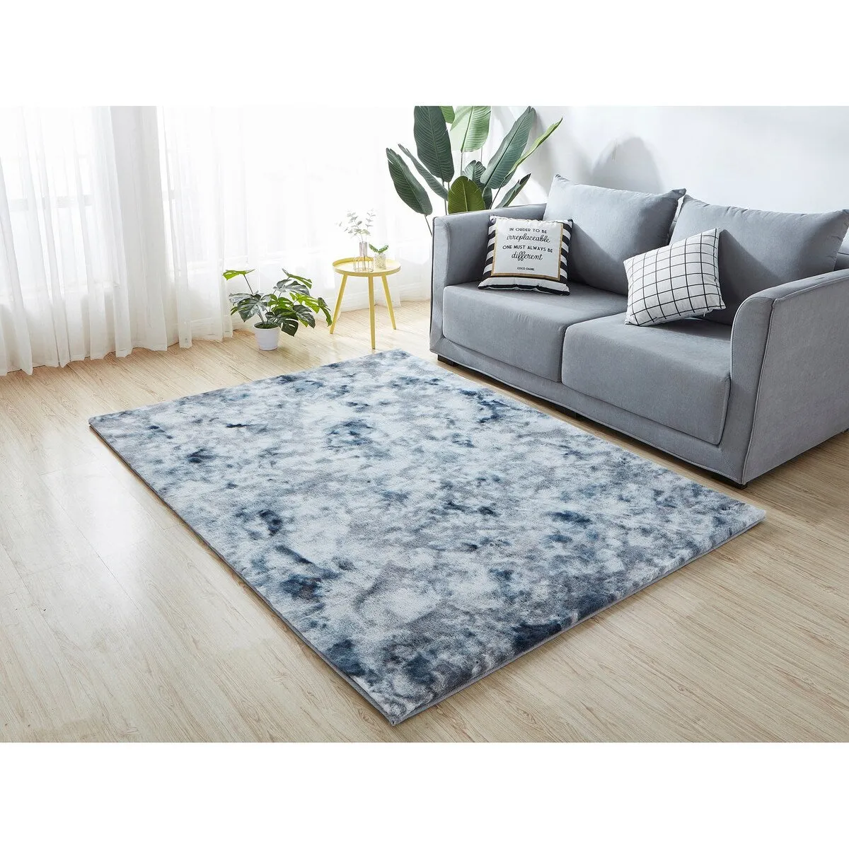 Lily Luxury Chinchilla Faux Fur Rectangular Area Rug