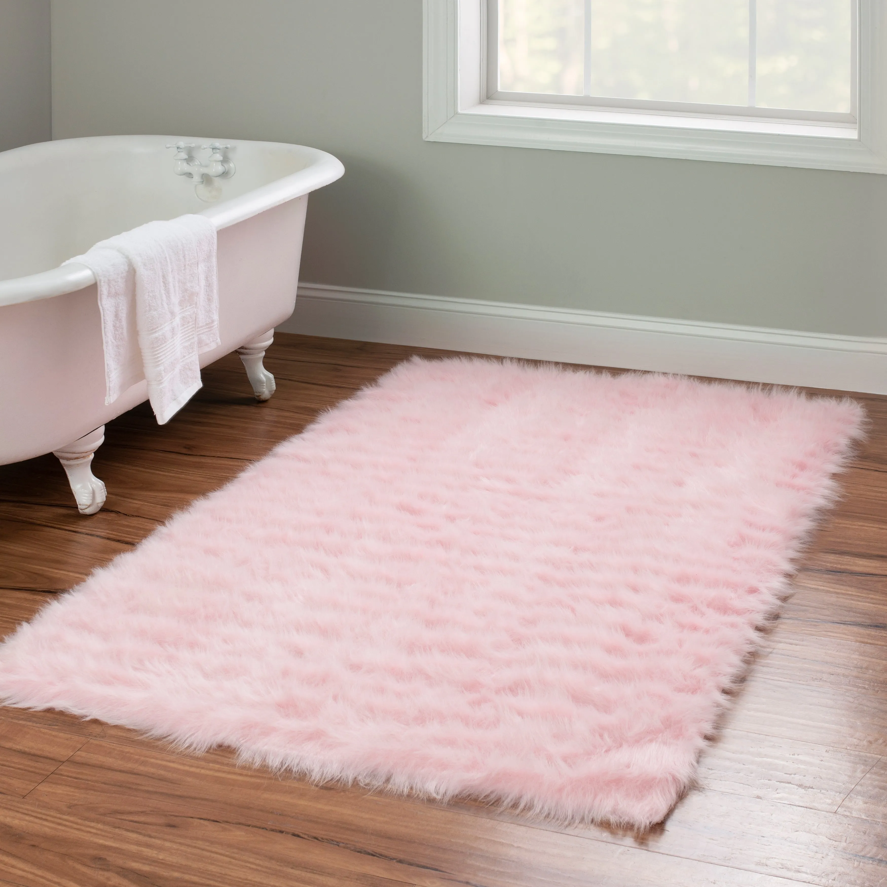 Linon Faux Sheepskin Shag Rug