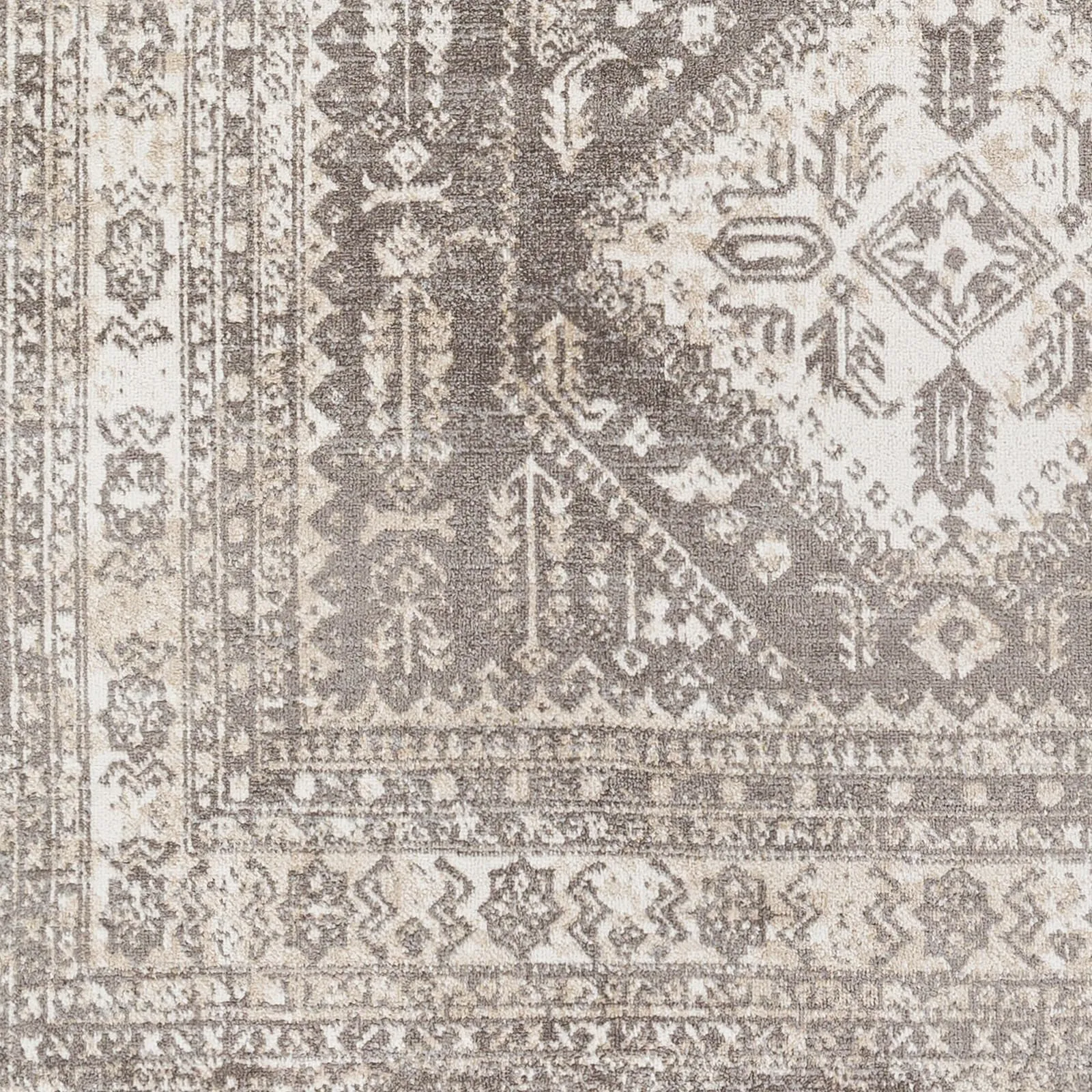 Livabliss Ambridge Machine Washable Traditional Diamond Area Rug