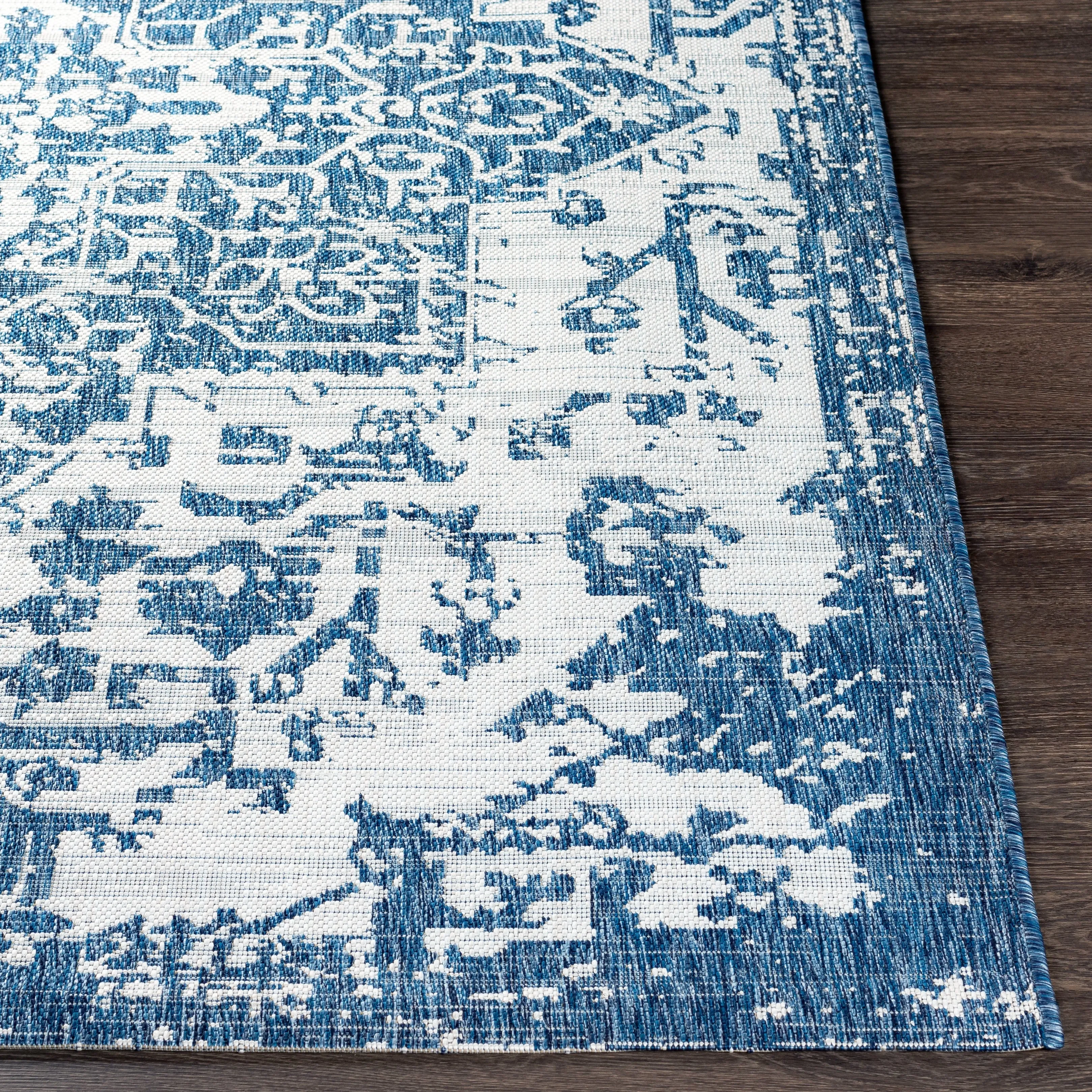 Livabliss Andell Indoor/ Outdoor Vintage Medallion Area Rug