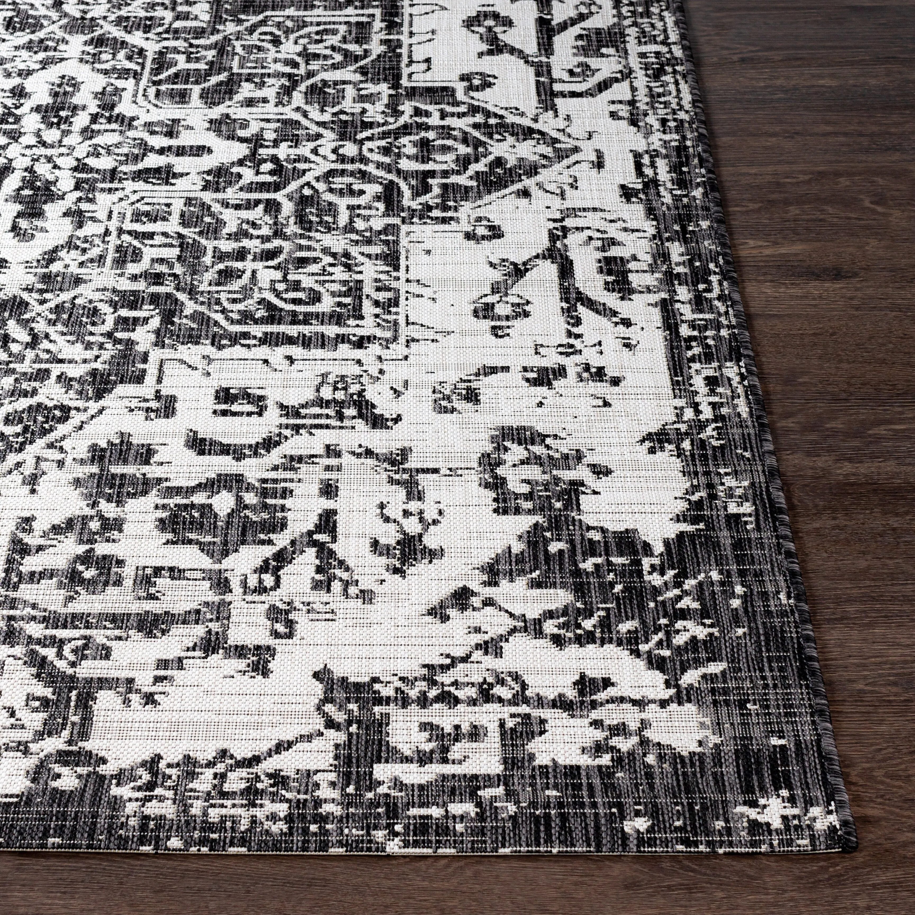 Livabliss Andell Indoor/ Outdoor Vintage Medallion Area Rug