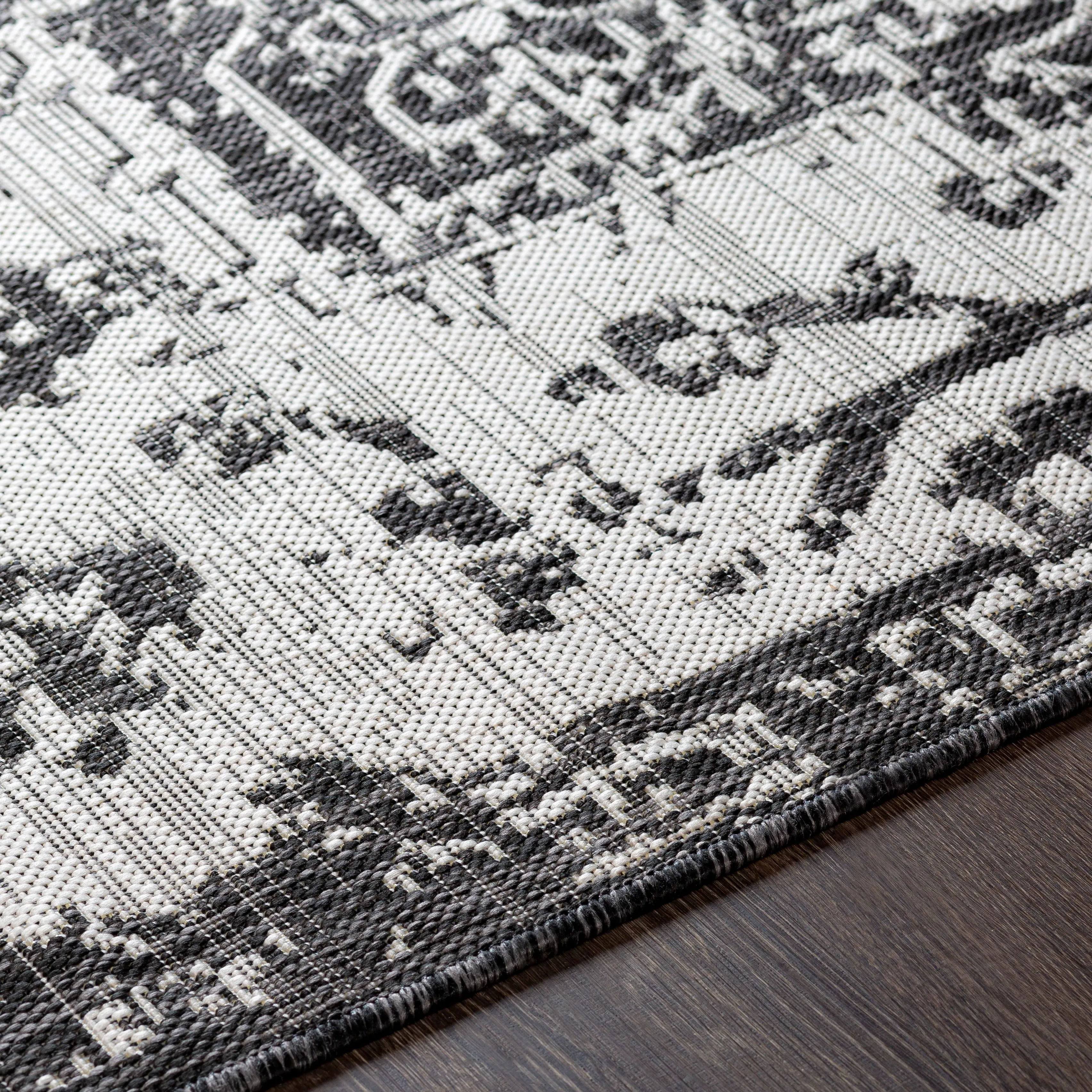 Livabliss Andell Indoor/ Outdoor Vintage Medallion Area Rug