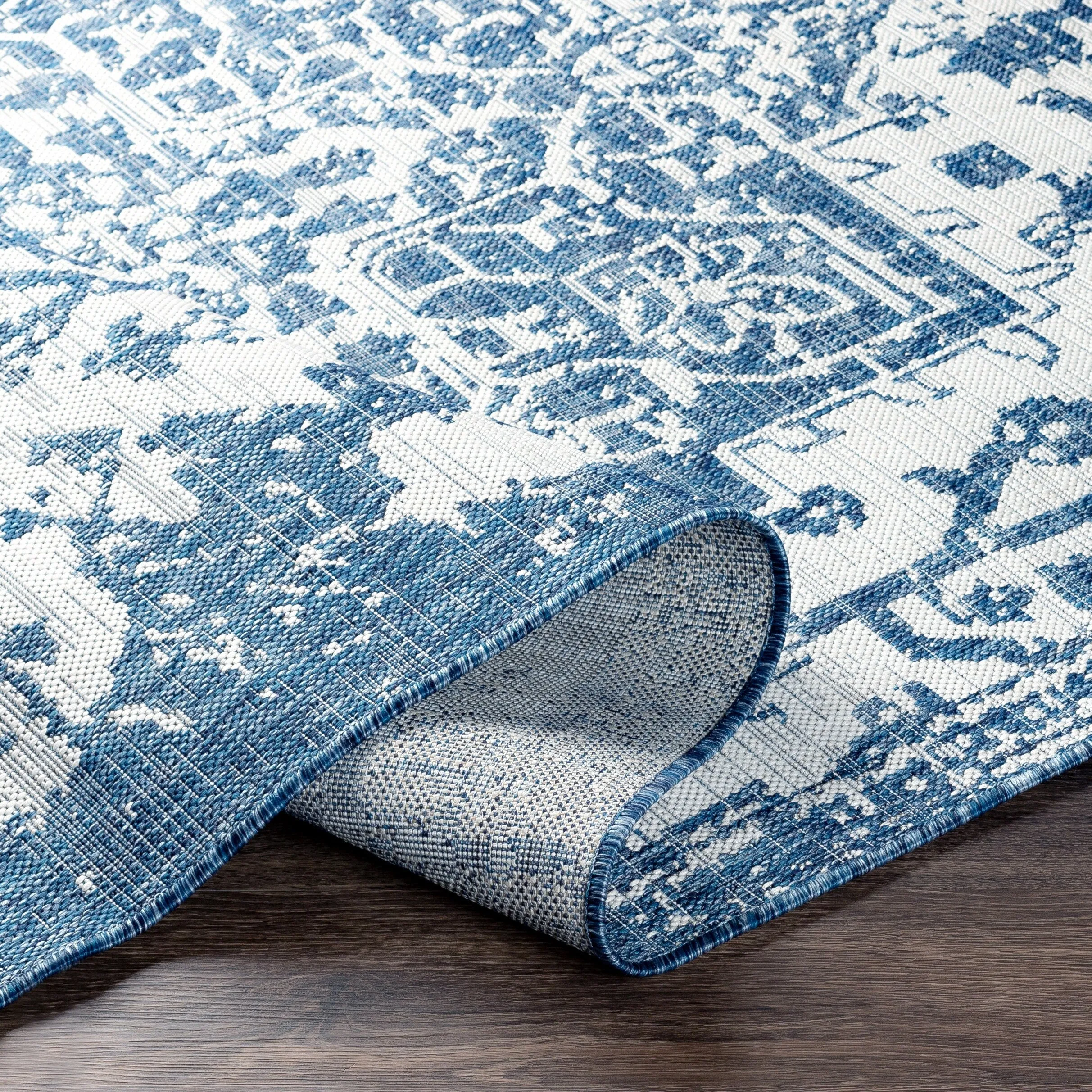 Livabliss Andell Indoor/ Outdoor Vintage Medallion Area Rug